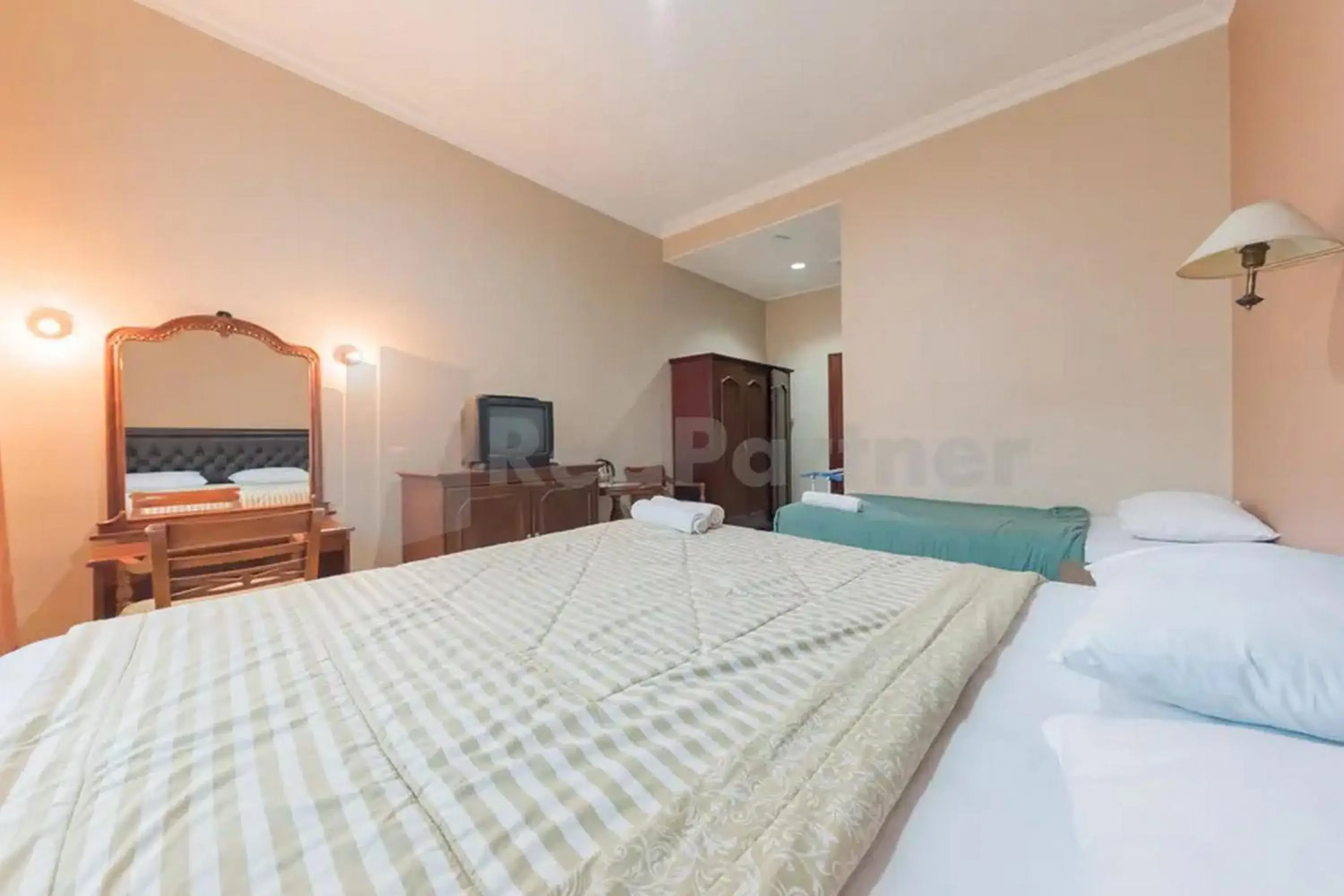 Bed in Hotel Ayong Linggarjati Kuningan Mitra RedDoorz Bed in Hotel Ayong Linggarjati Kuningan Mitra RedDoorz