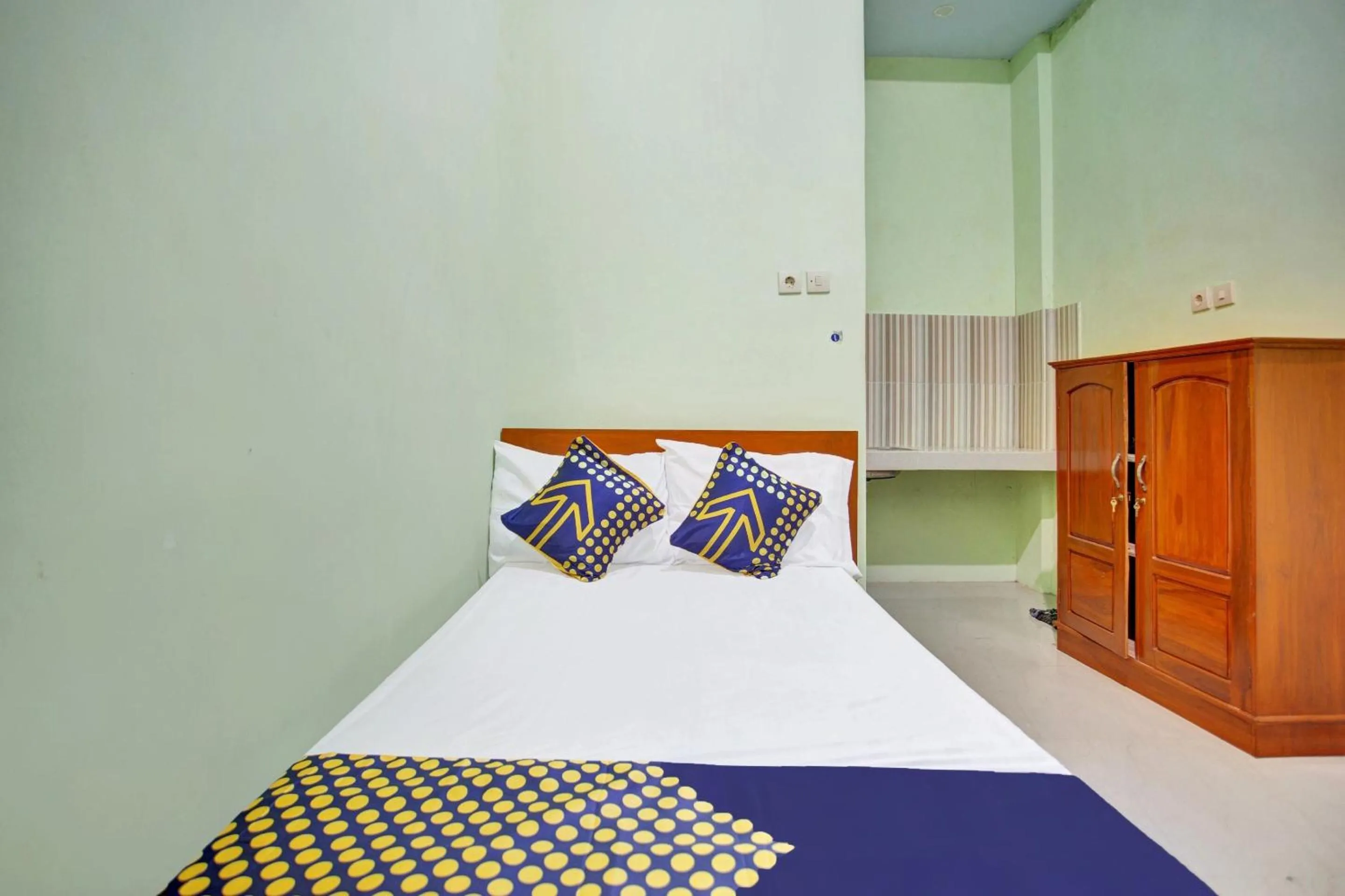 Bedroom, Bed in OYO 90537 De Wisma Emas