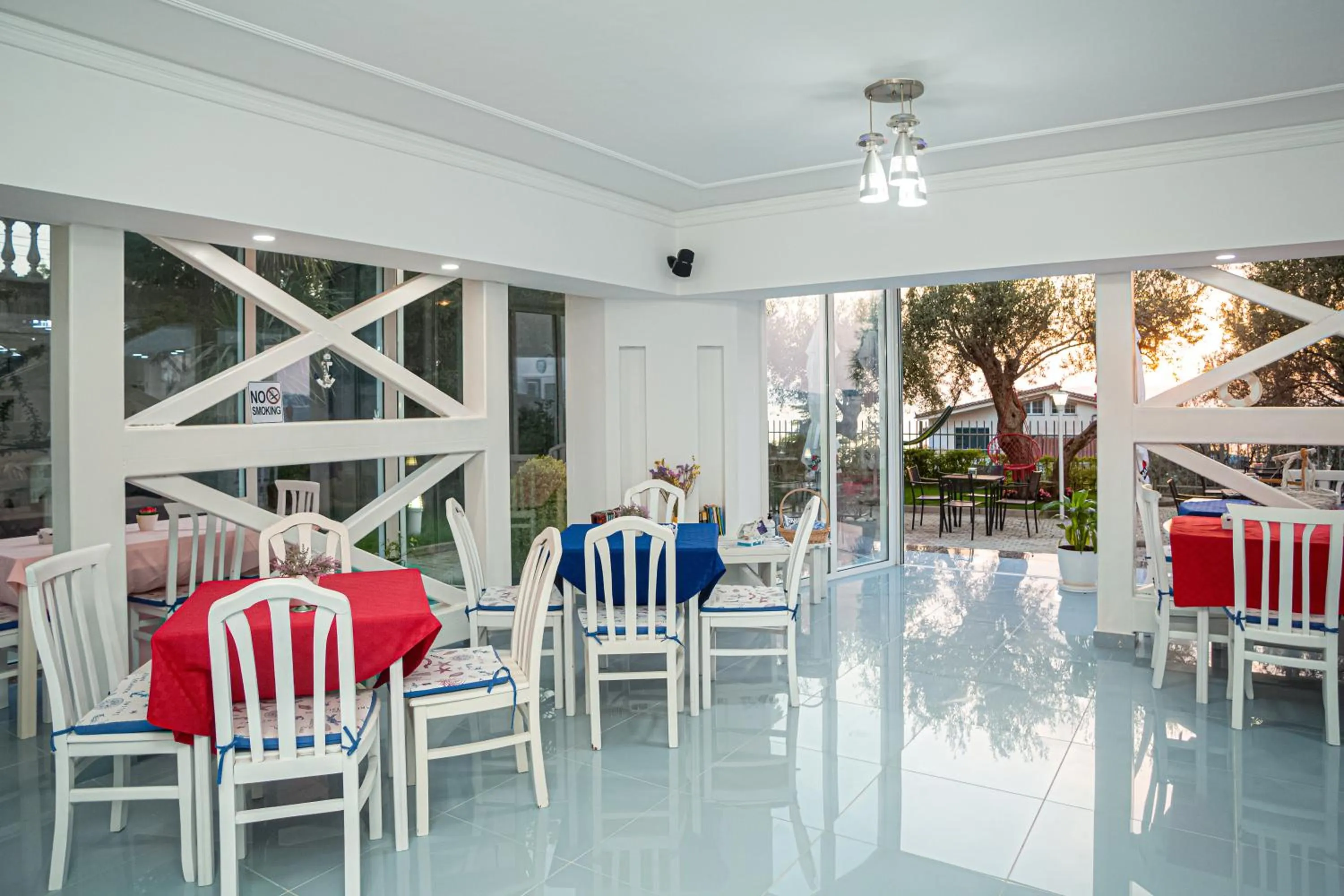 Restaurant/places to eat in Hotel SUNSET GL