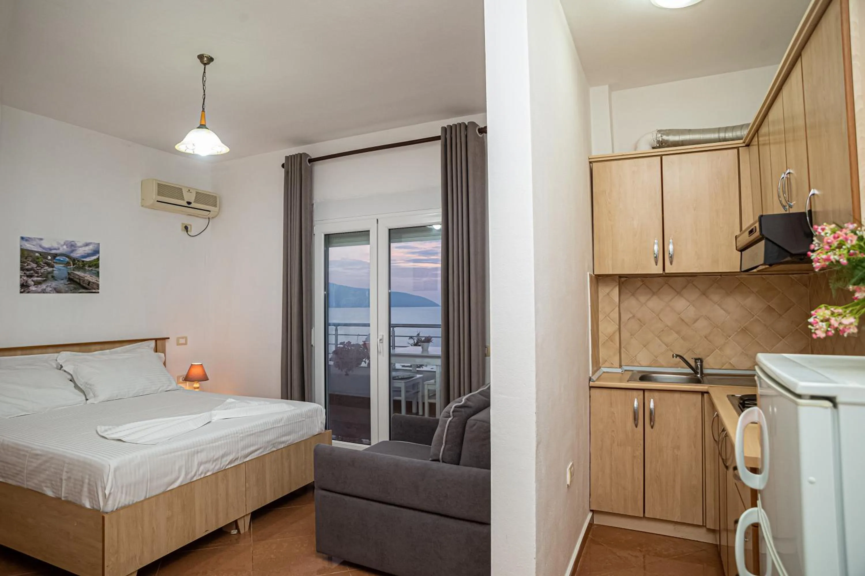 Photo of the whole room in Hotel SUNSET GL