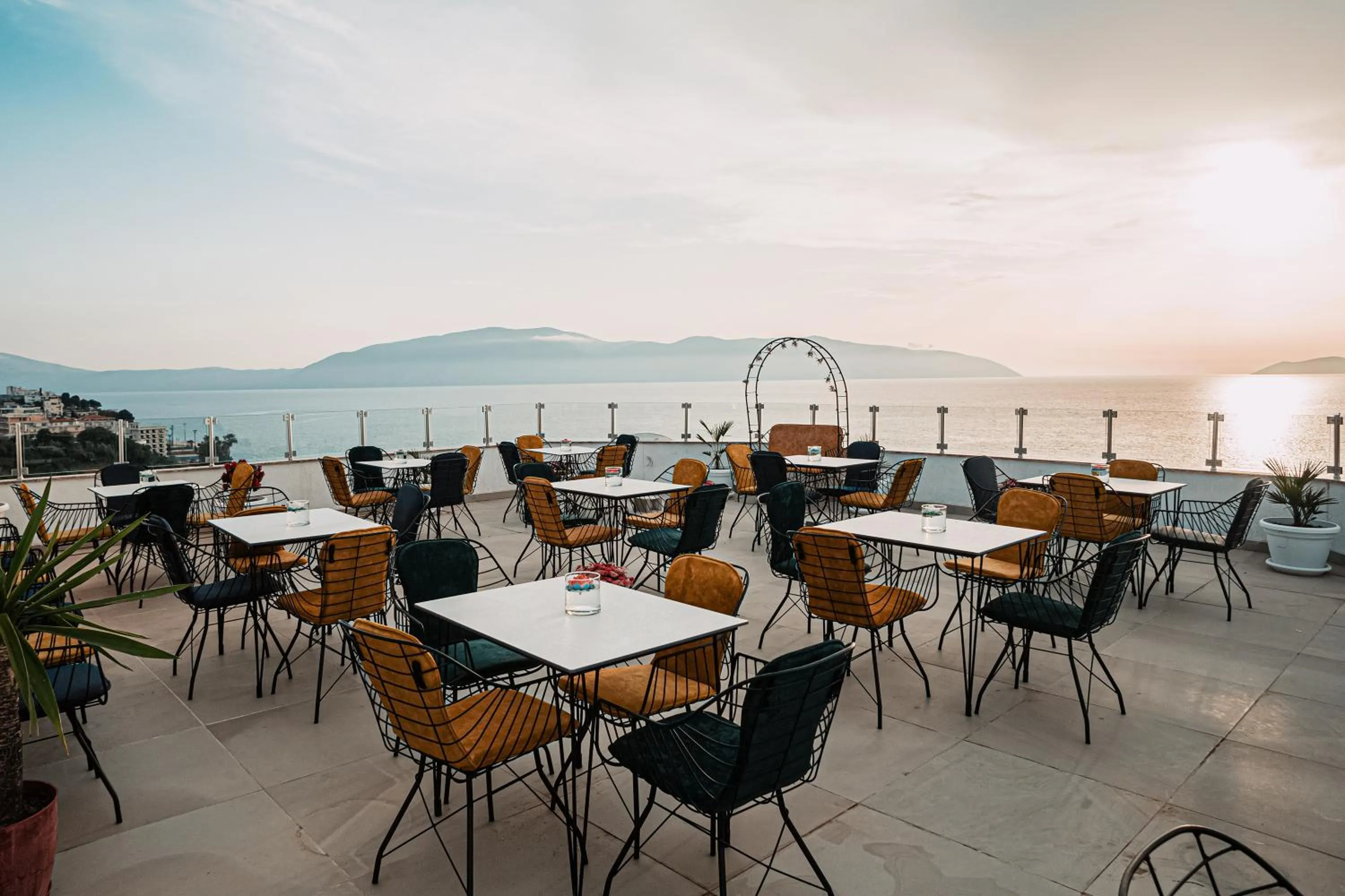 Restaurant/places to eat in Hotel SUNSET GL