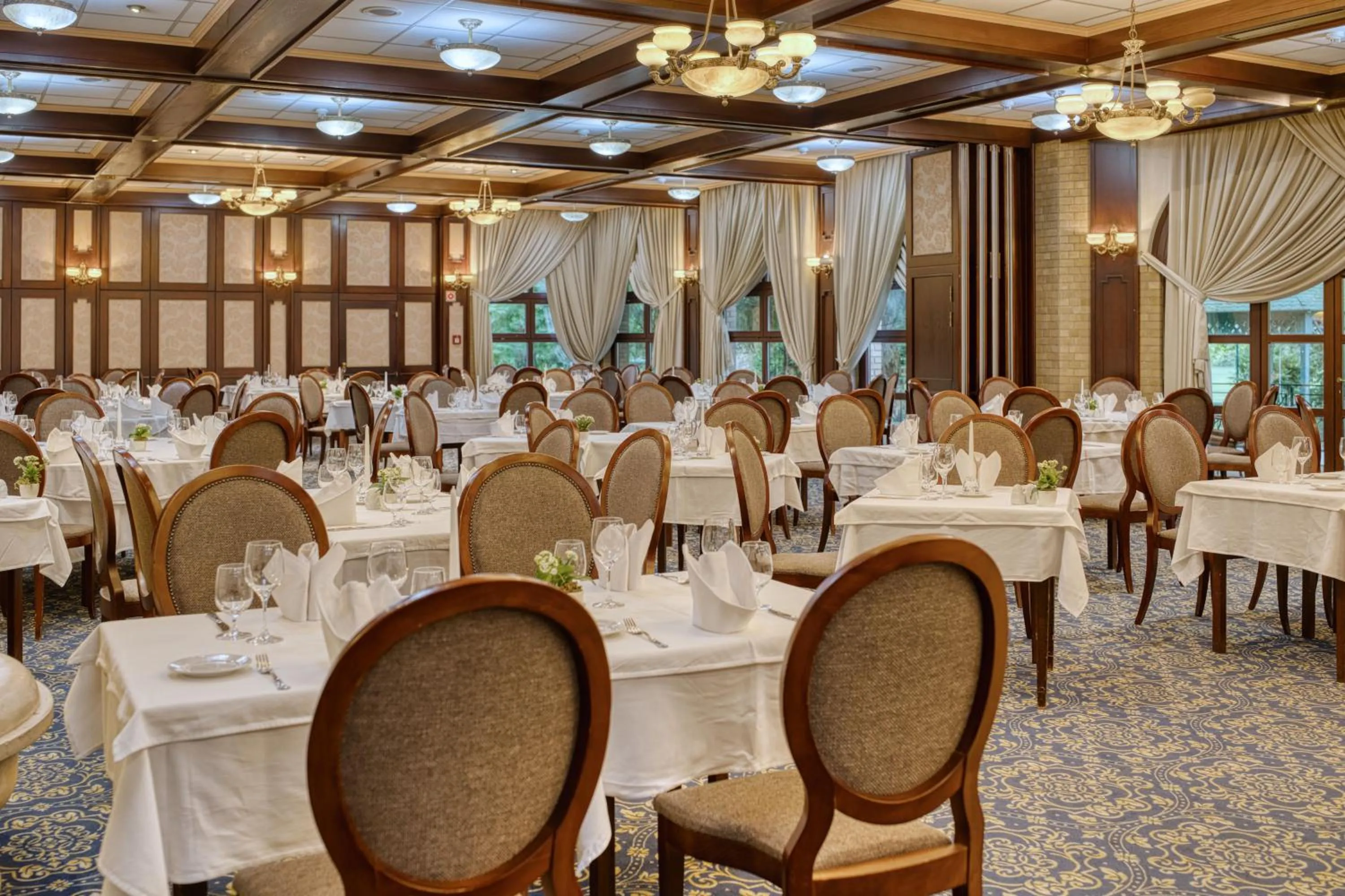 Restaurant/places to eat in Ensana Grand Margaret Island