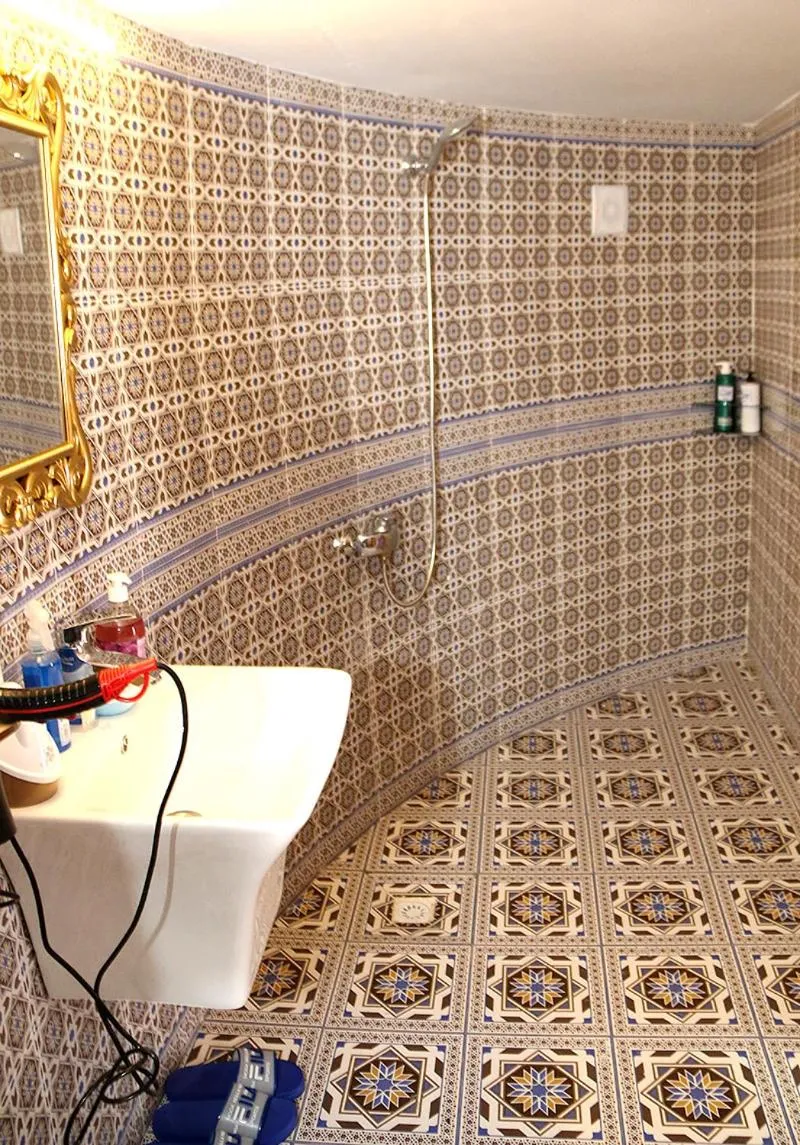 Shower in Hotel Gumbaz