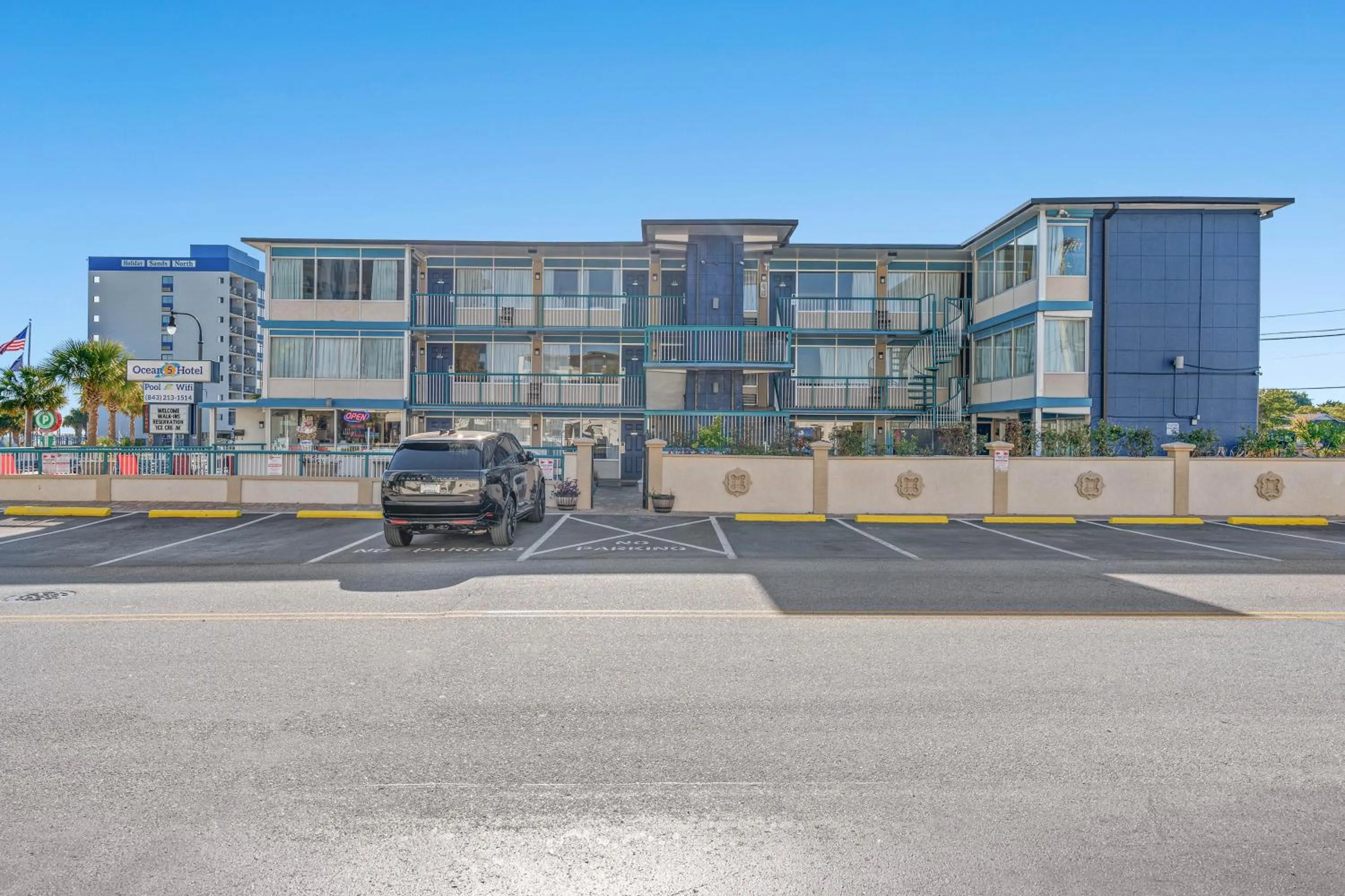 Property building in Ocean 5 Hotel