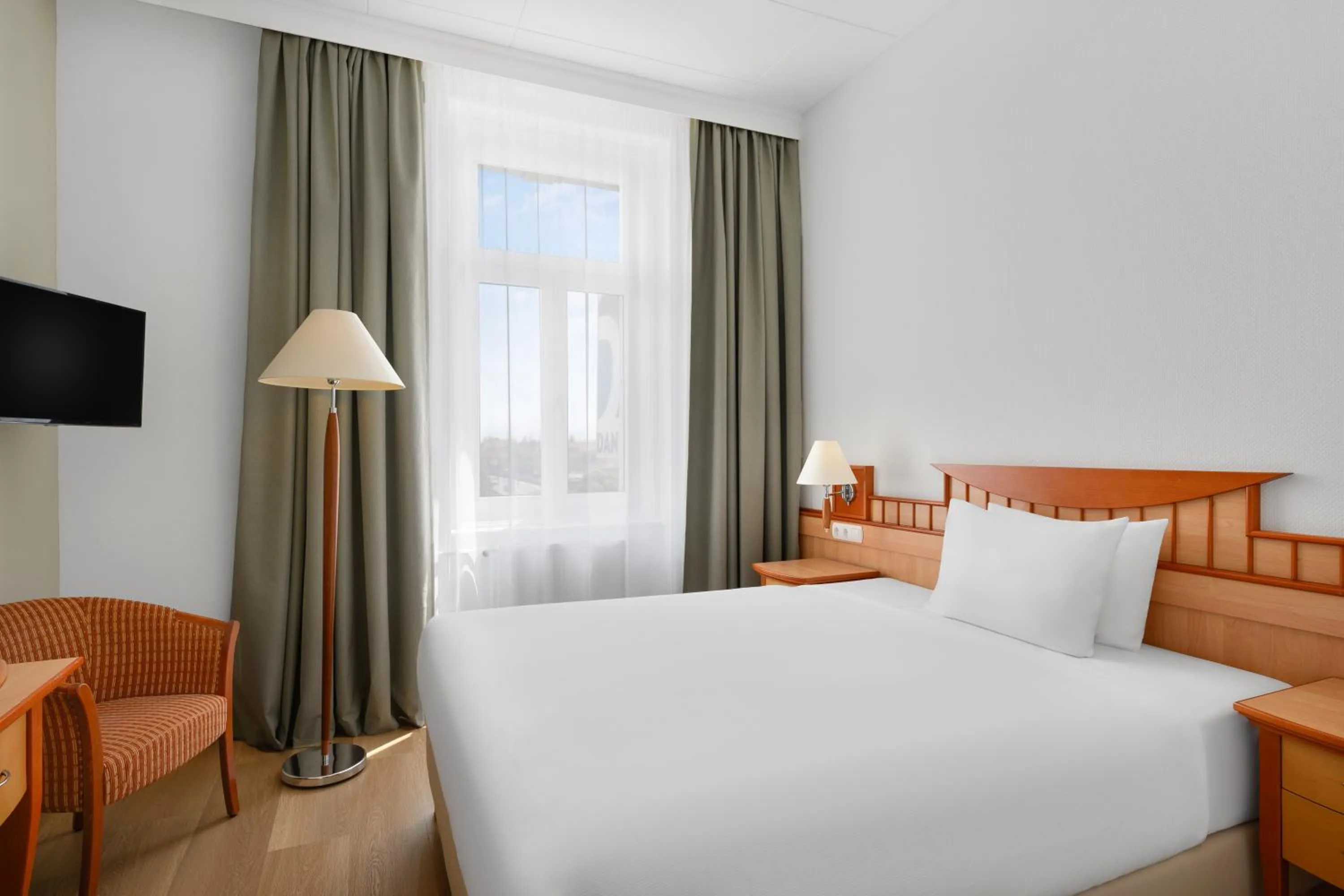 Bedroom, Bed in Danubius Hotel Raba