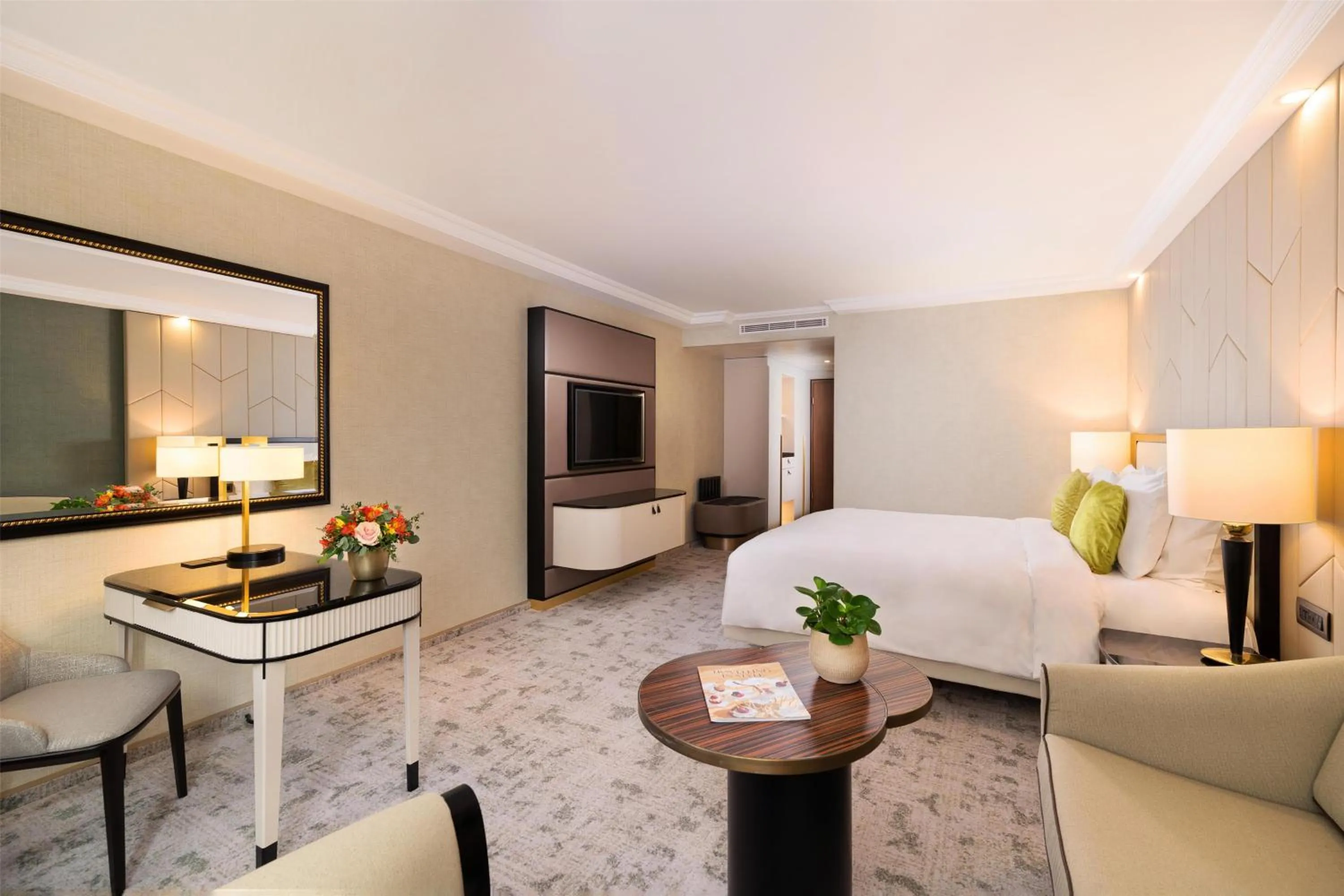 Bedroom, Bed in Kempinski Hotel Corvinus Budapest