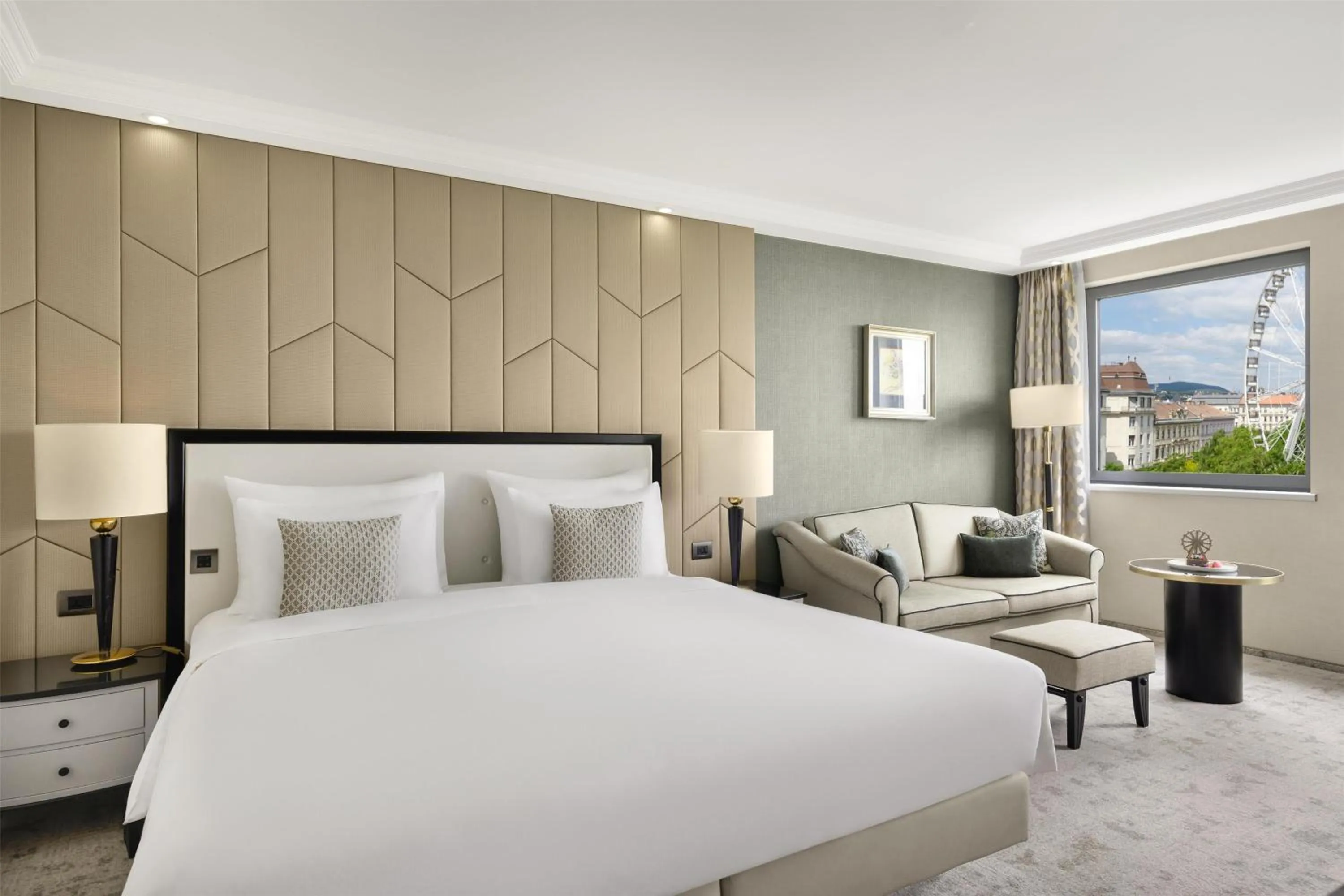 View (from property/room), Bed in Kempinski Hotel Corvinus Budapest