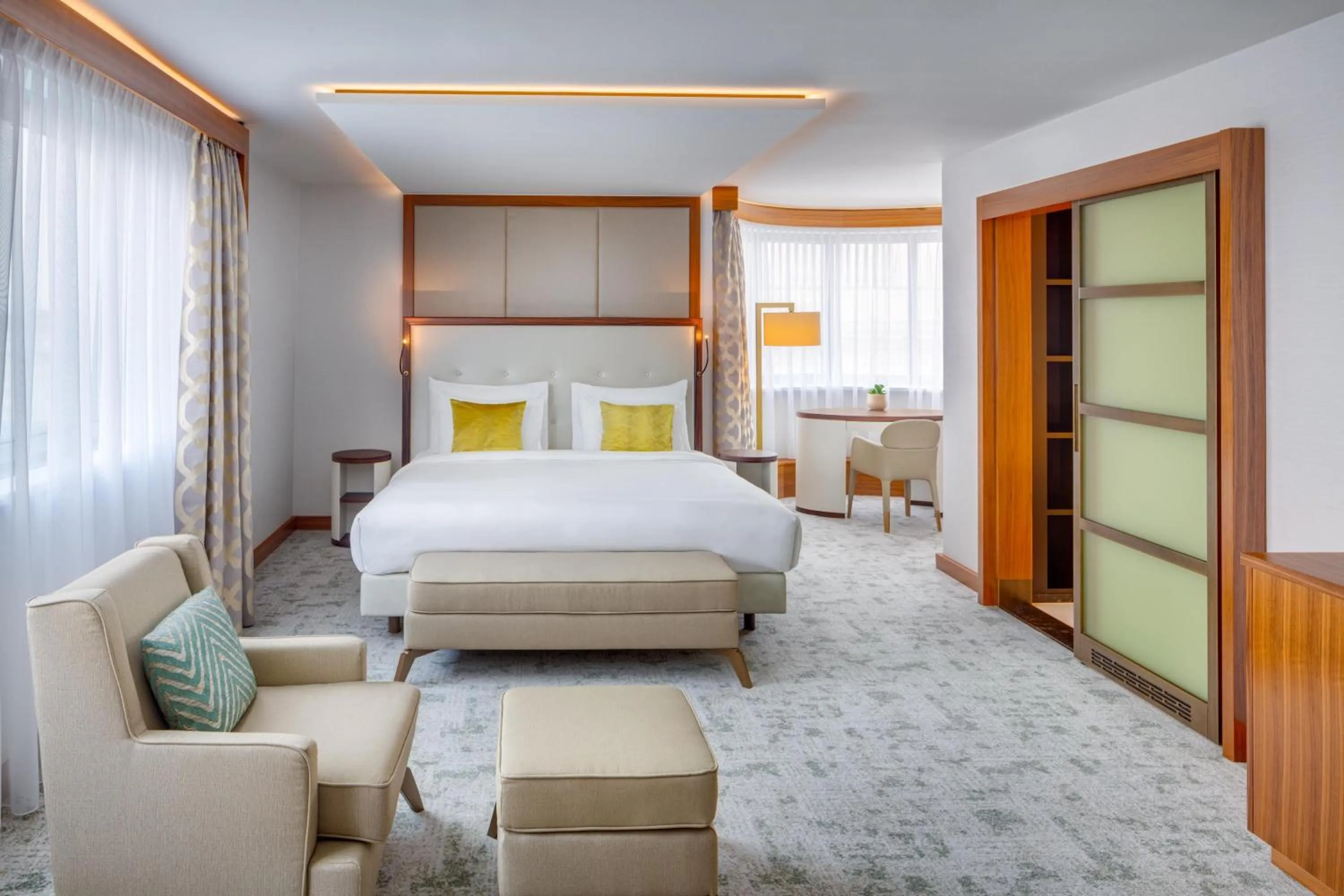 Photo of the whole room, Bed in Kempinski Hotel Corvinus Budapest