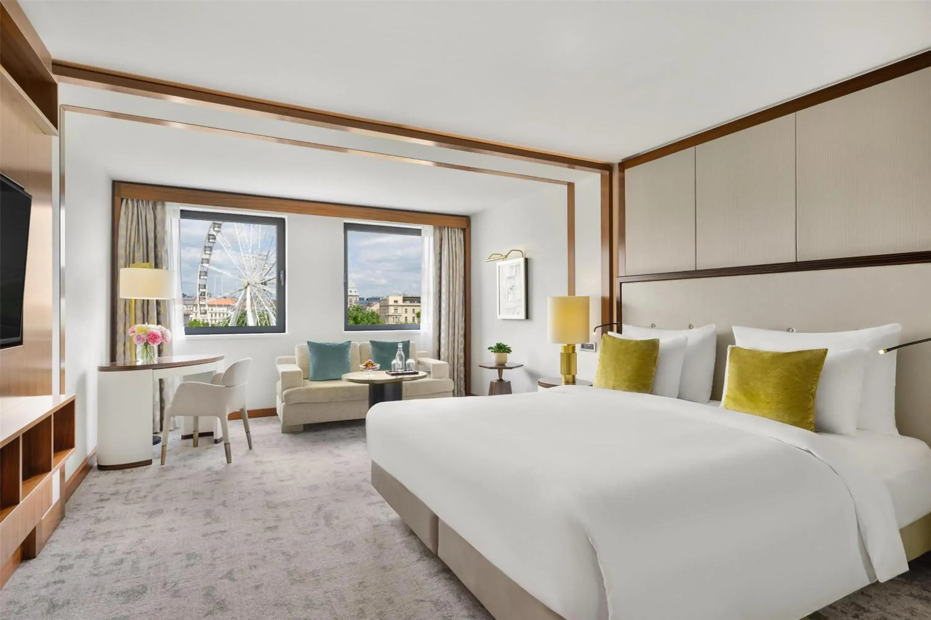 Property building, Bed in Kempinski Hotel Corvinus Budapest Property building, Bed in Kempinski Hotel Corvinus Budapest