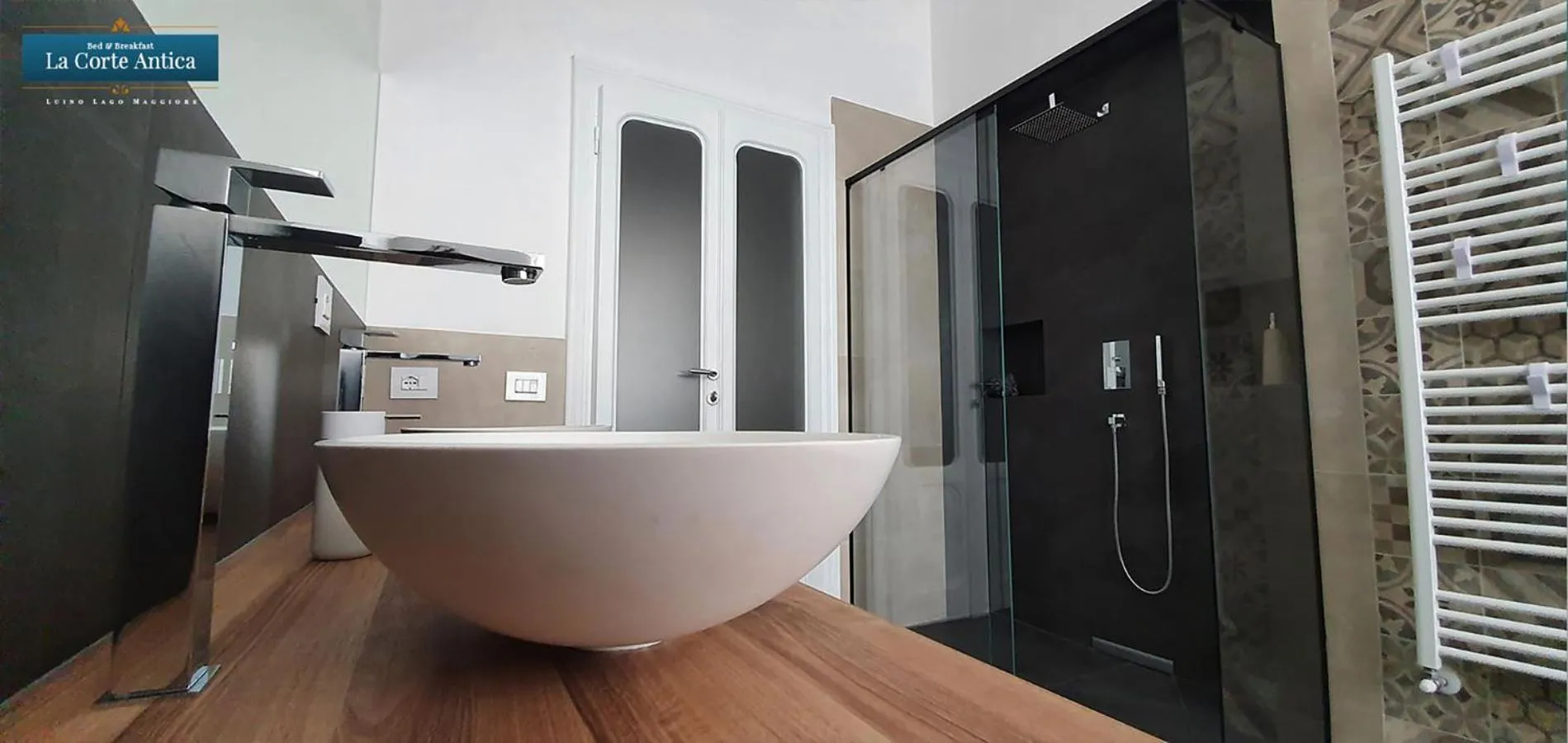 Bathroom in B&B La Corte Antica - Luino Lago Maggiore