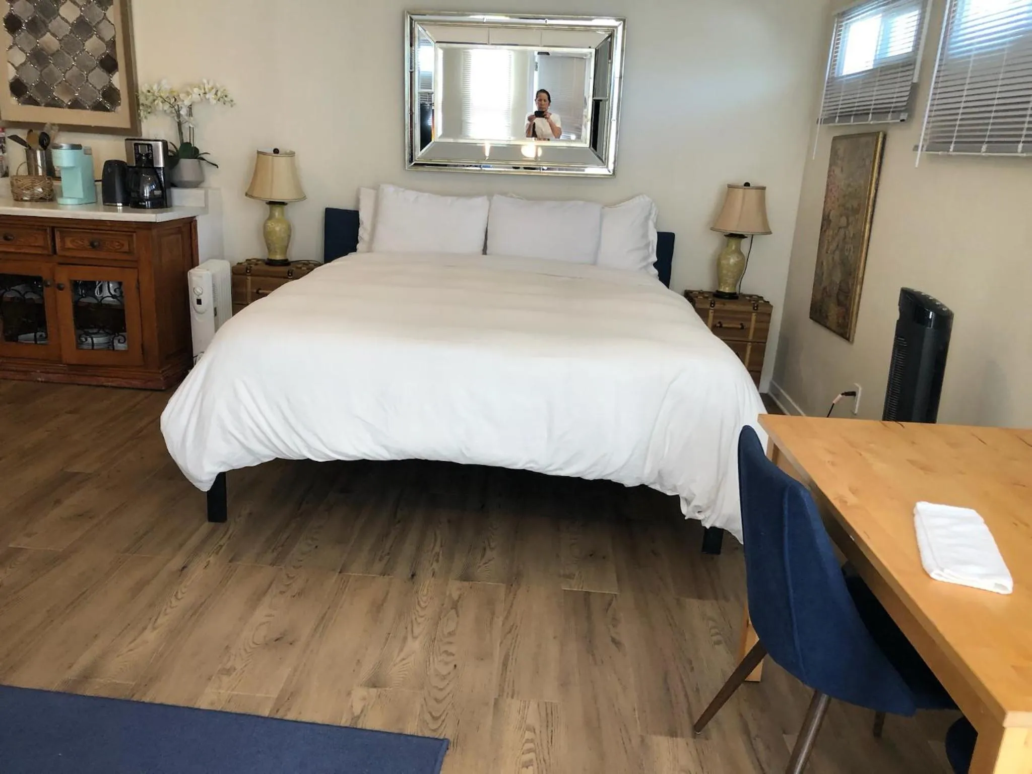 Bedroom, Bed in Overlooking Marina del Rey sailboats, is Green Ginger Playa Del Rey on the bluff,