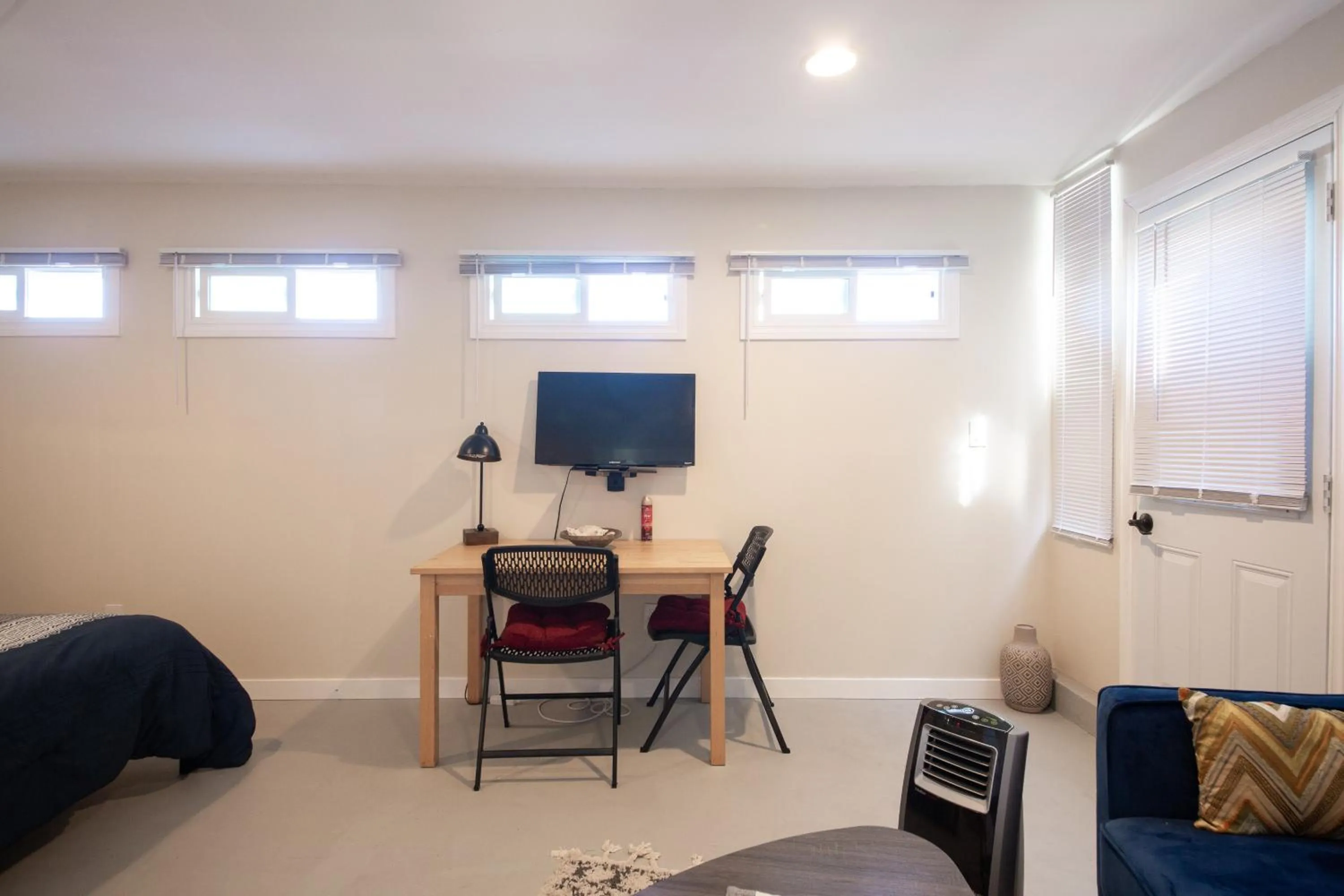 TV and multimedia in Overlooking Marina del Rey sailboats, is Green Ginger Playa Del Rey on the bluff,