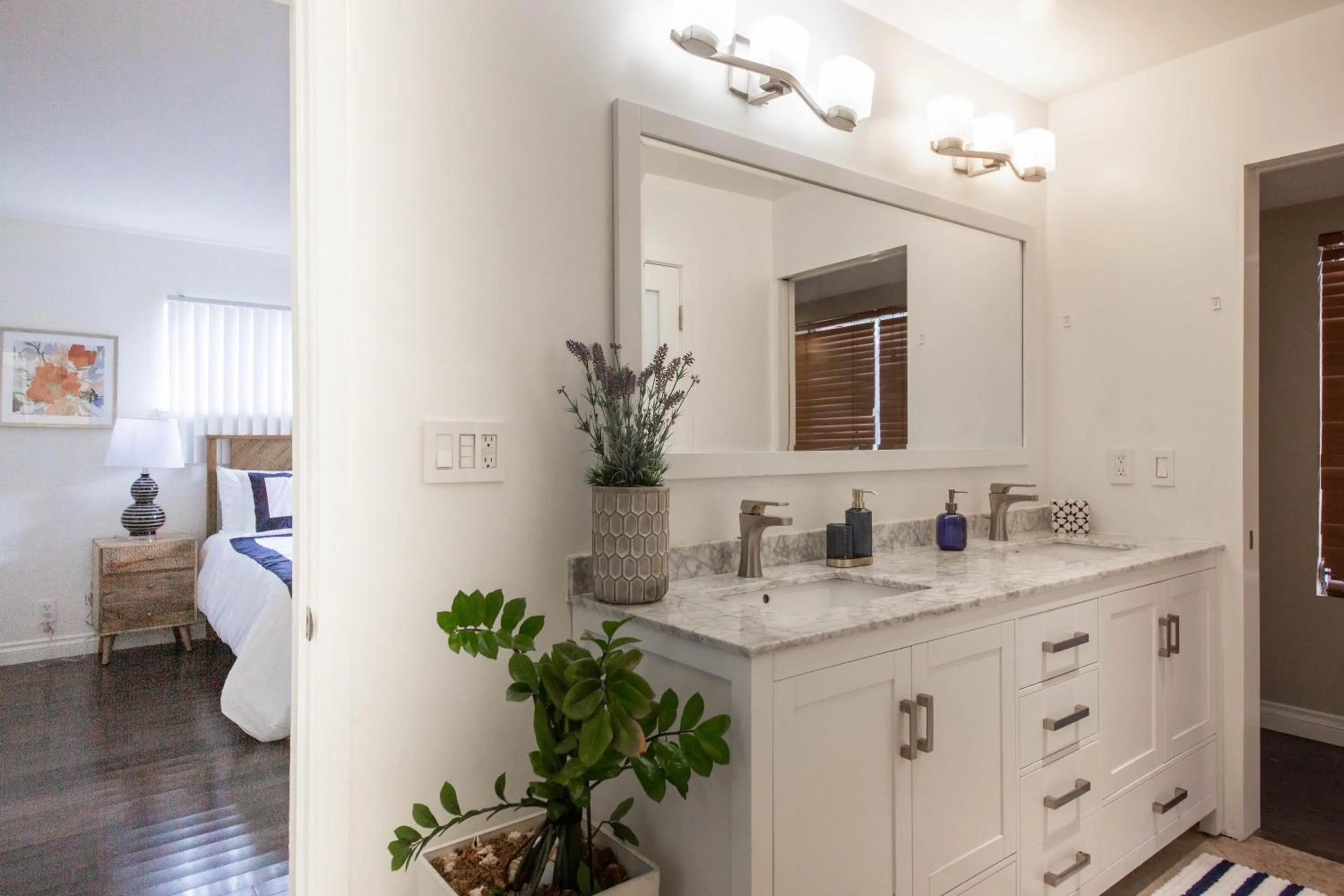 Bathroom in Overlooking Marina del Rey sailboats, is Green Ginger Playa Del Rey on the bluff,