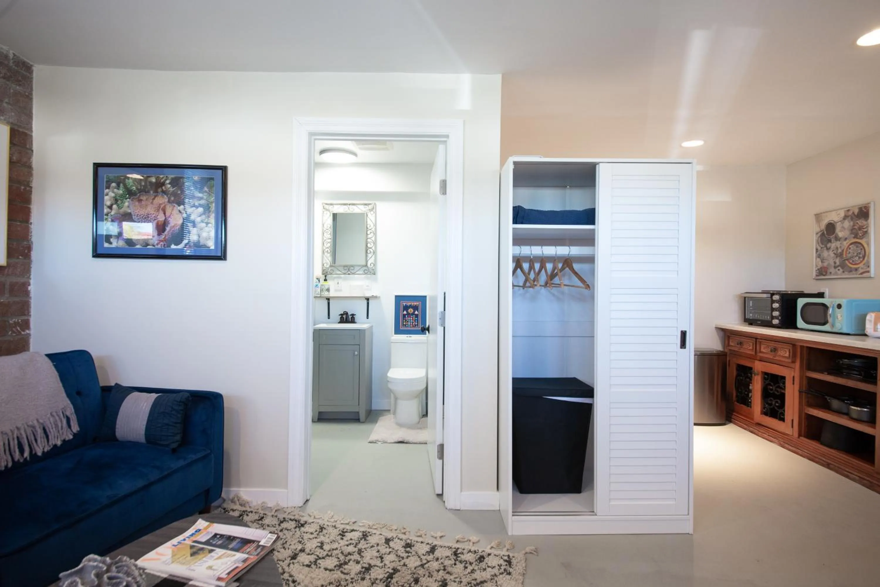 Photo of the whole room in Overlooking Marina del Rey sailboats, is Green Ginger Playa Del Rey on the bluff,