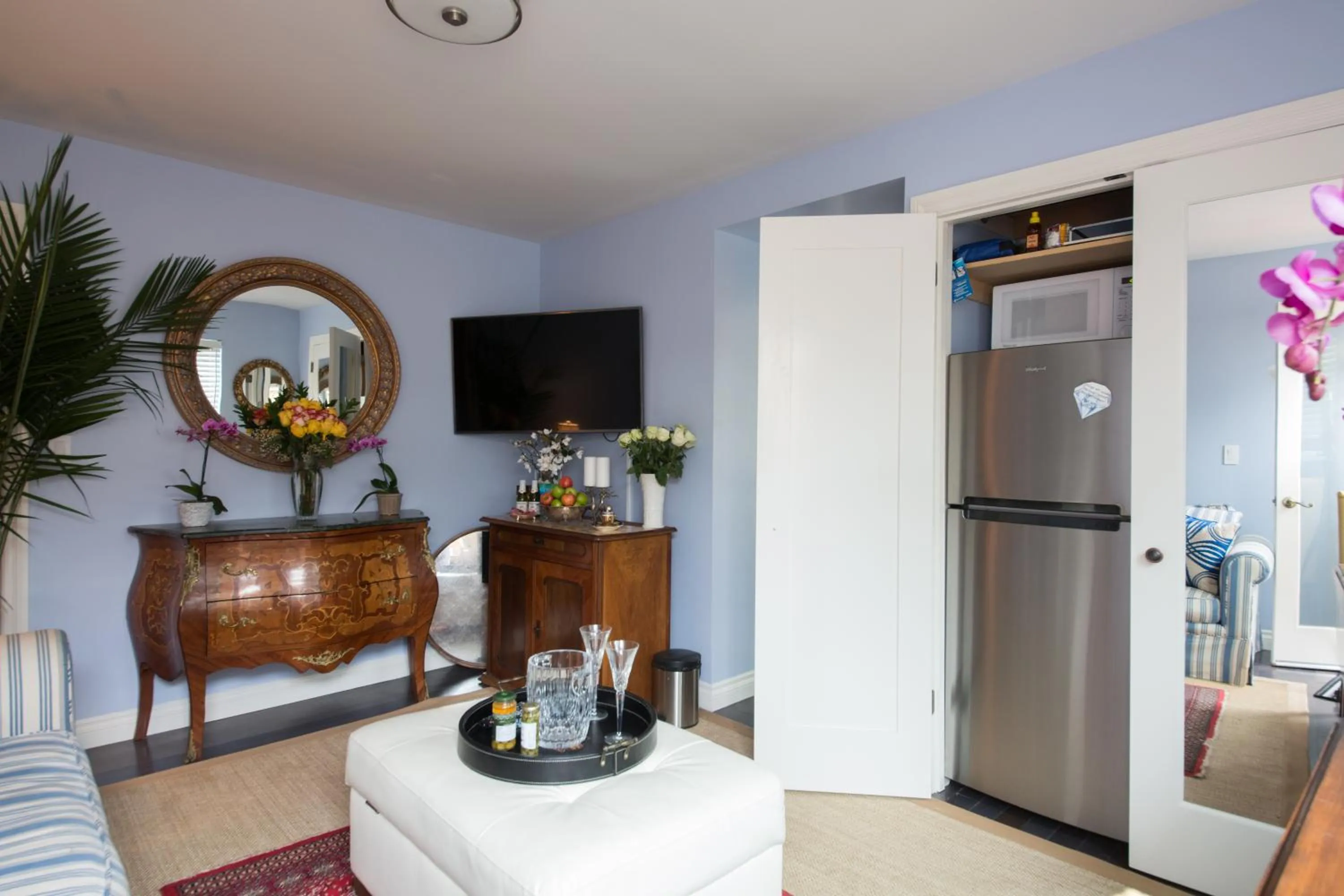 Kitchen or kitchenette in Overlooking Marina del Rey sailboats, is Green Ginger Playa Del Rey on the bluff,