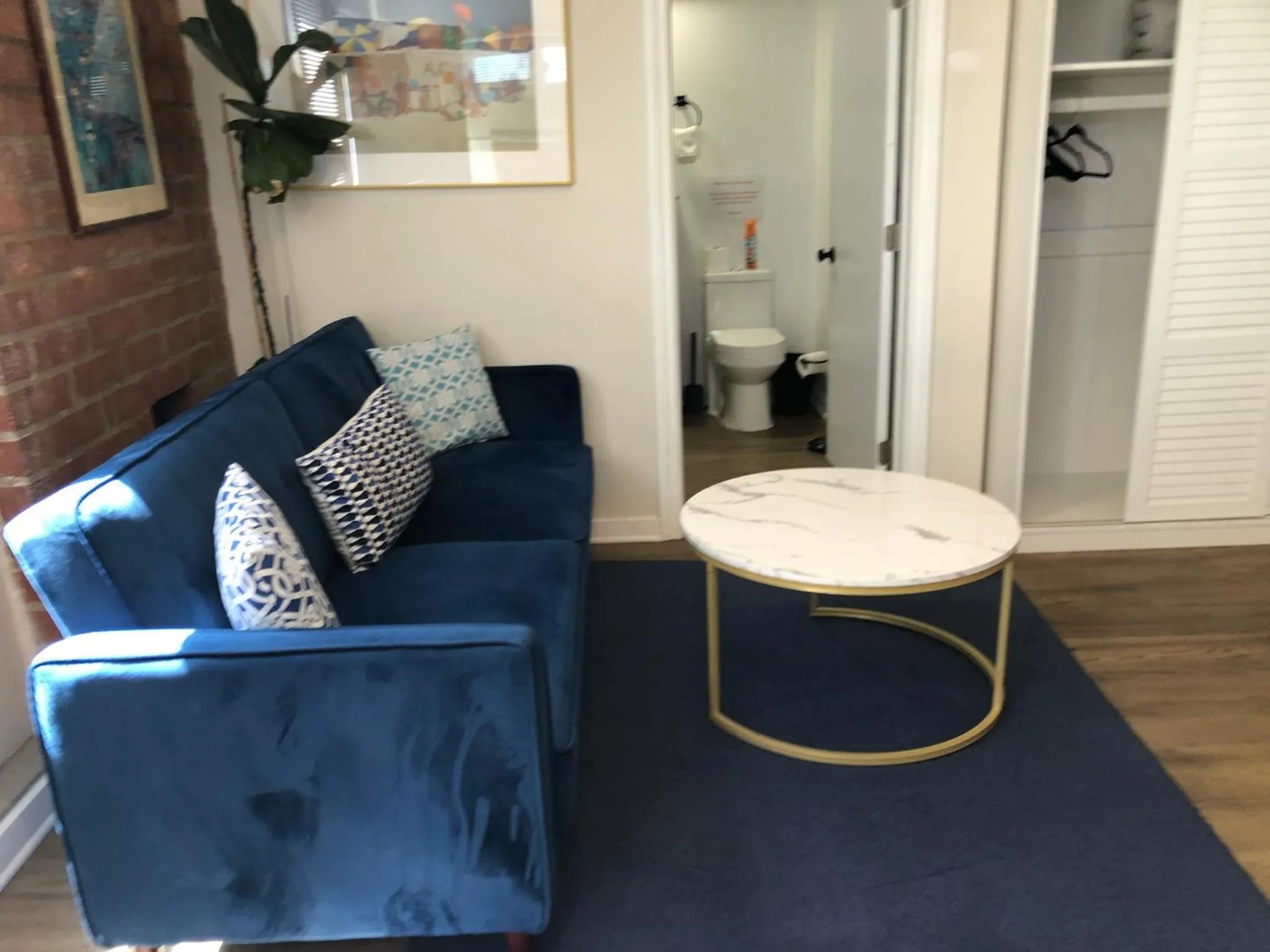 Living room in Overlooking Marina del Rey sailboats, is Green Ginger Playa Del Rey on the bluff,