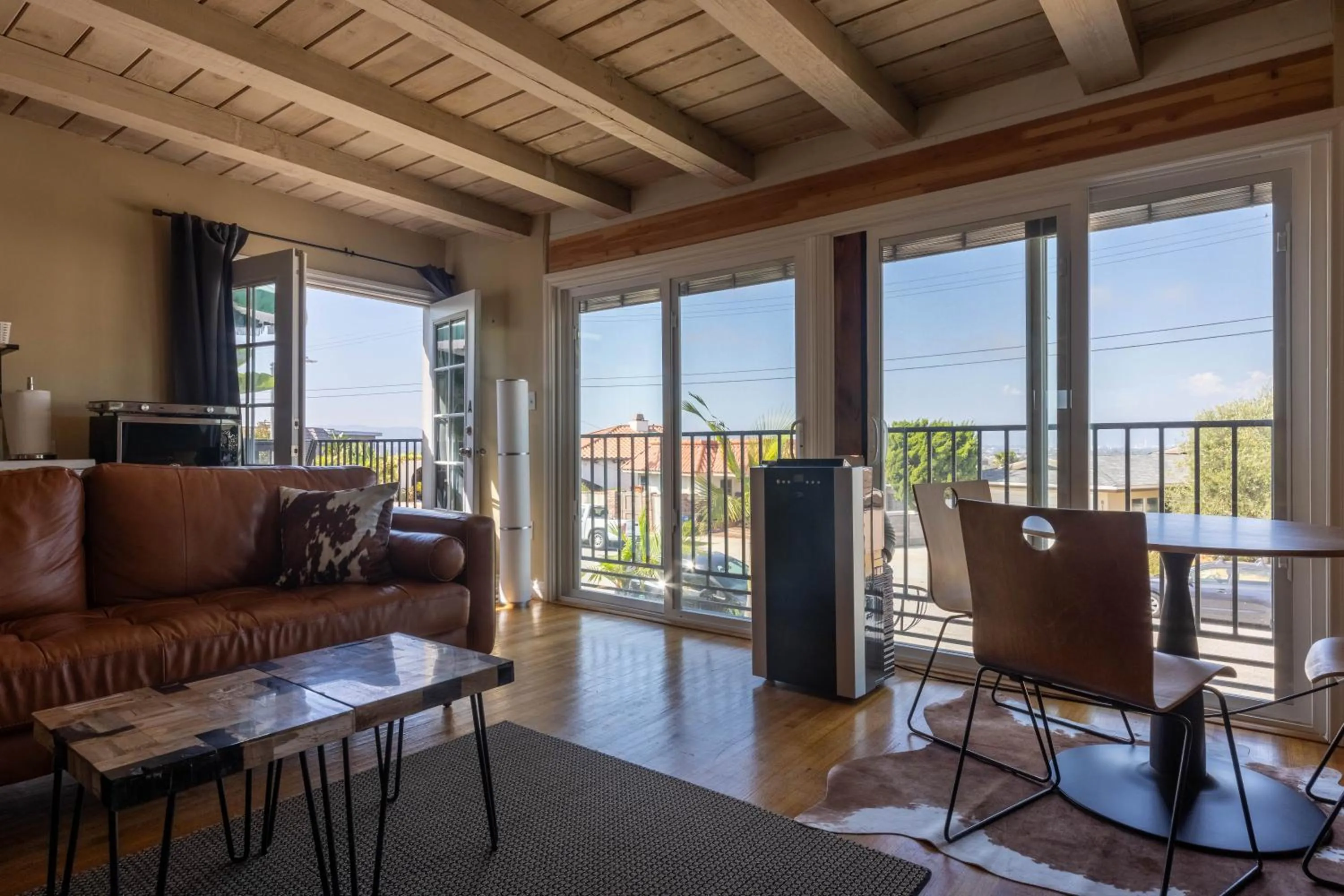 Seating area in Overlooking Marina del Rey sailboats, is Green Ginger Playa Del Rey on the bluff,