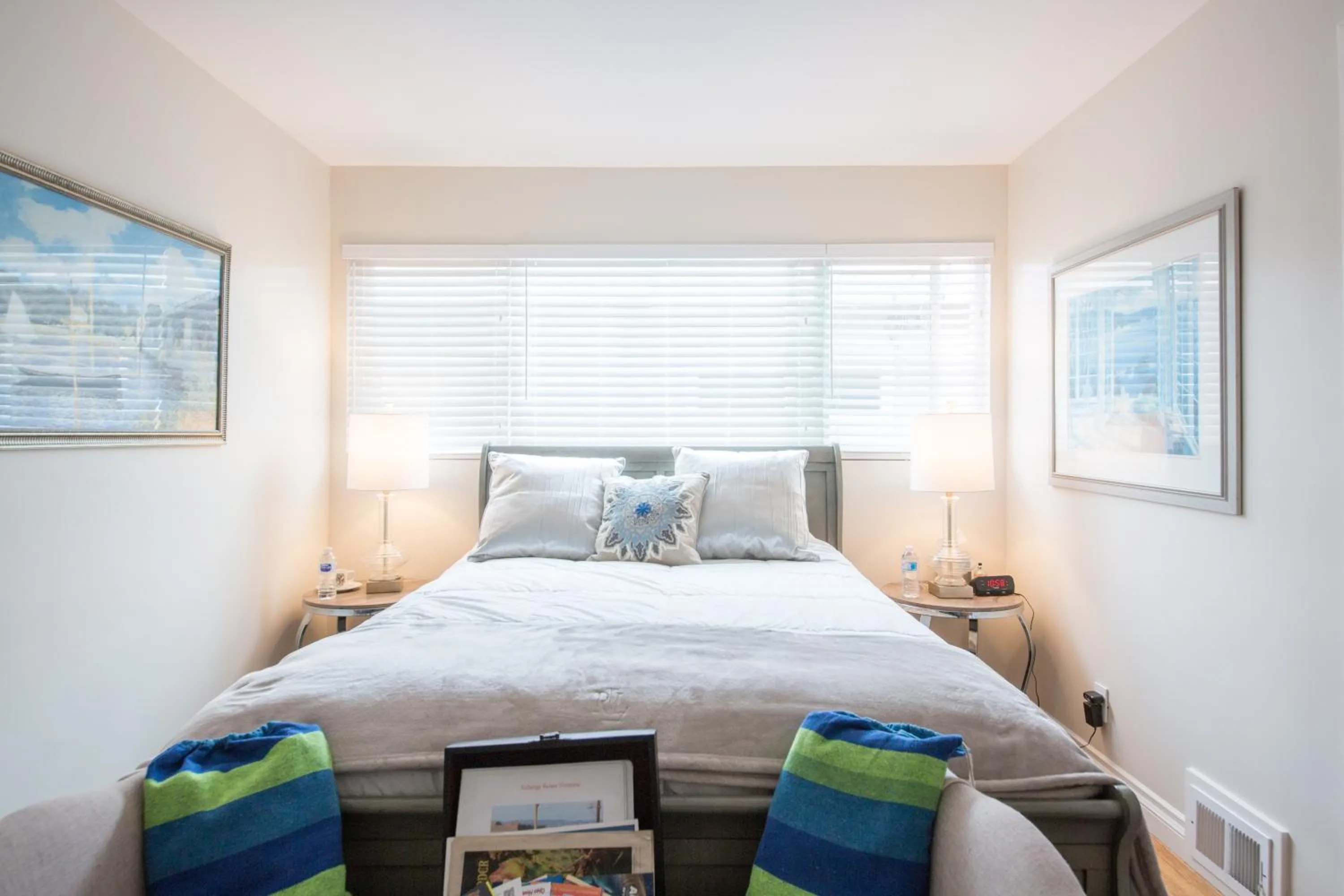 Bed in Overlooking Marina del Rey sailboats, is Green Ginger Playa Del Rey on the bluff,