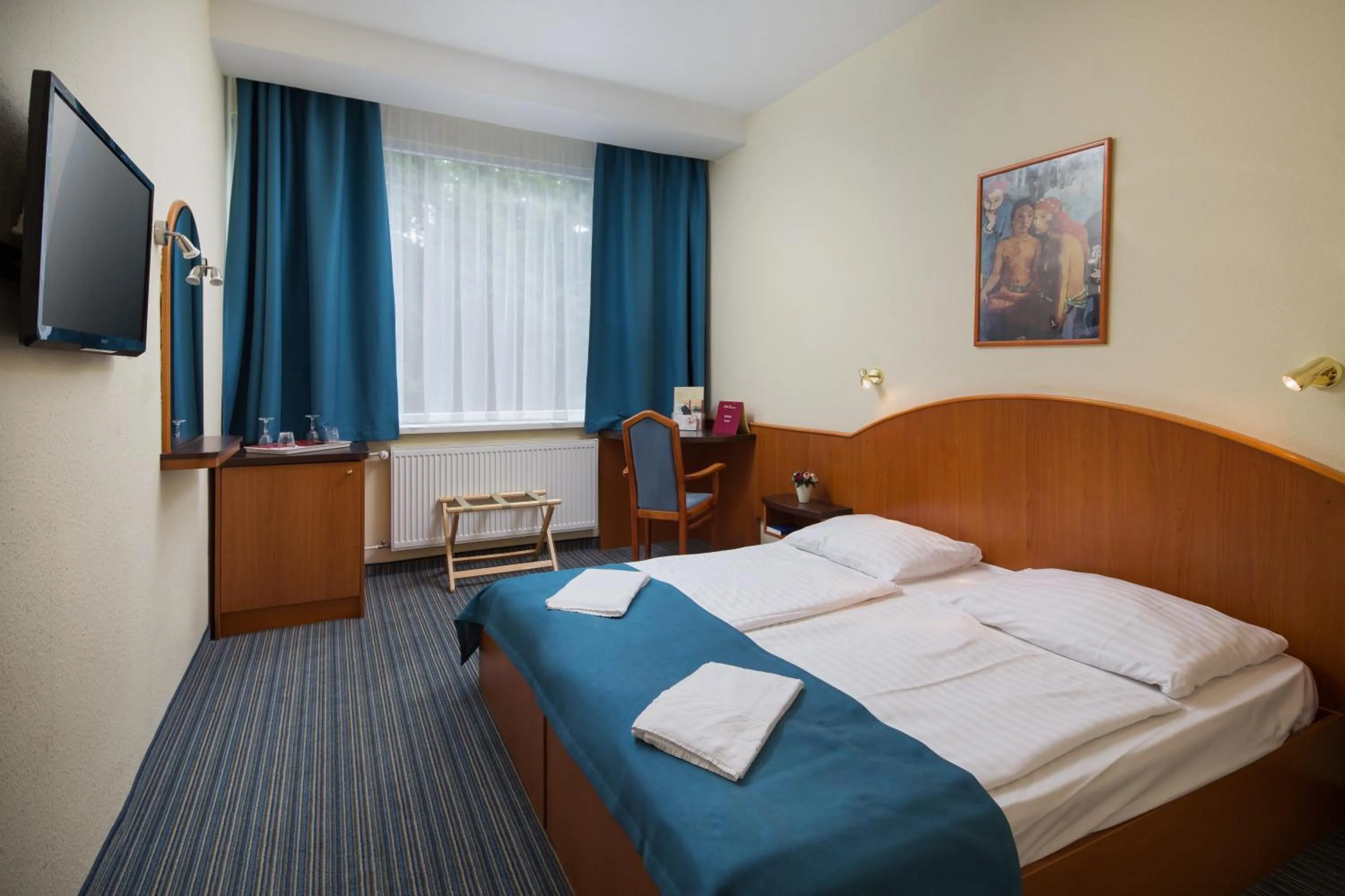 Photo of the whole room, Bed in Benczur Hotel