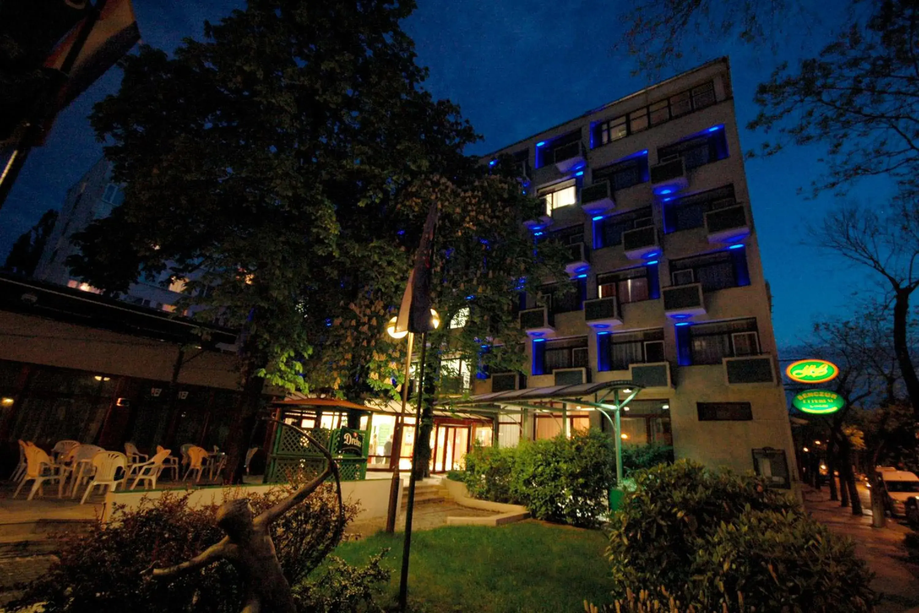 Facade/entrance in Benczur Hotel Facade/entrance in Benczur Hotel