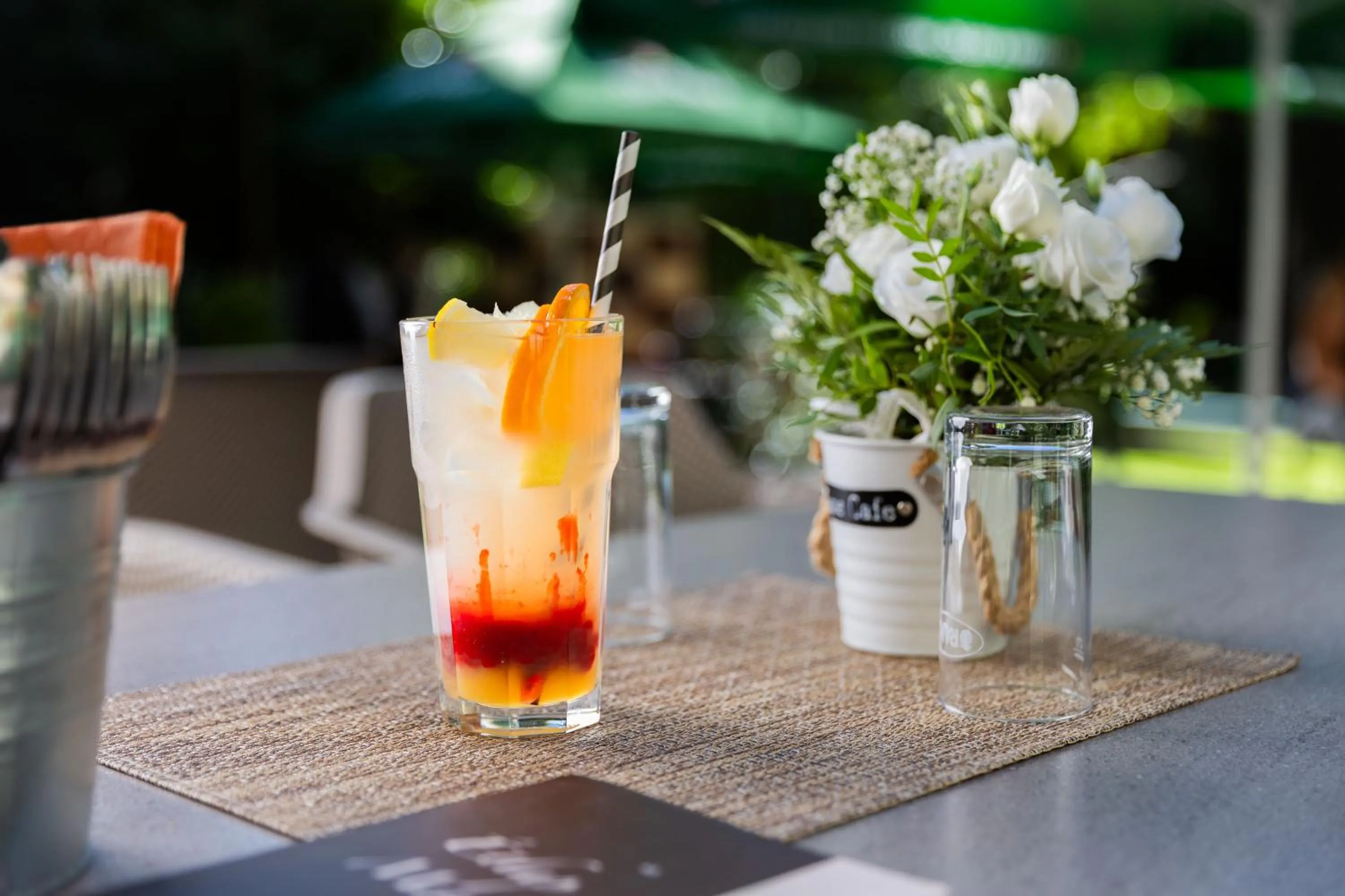 Restaurant/places to eat in Benczur Hotel