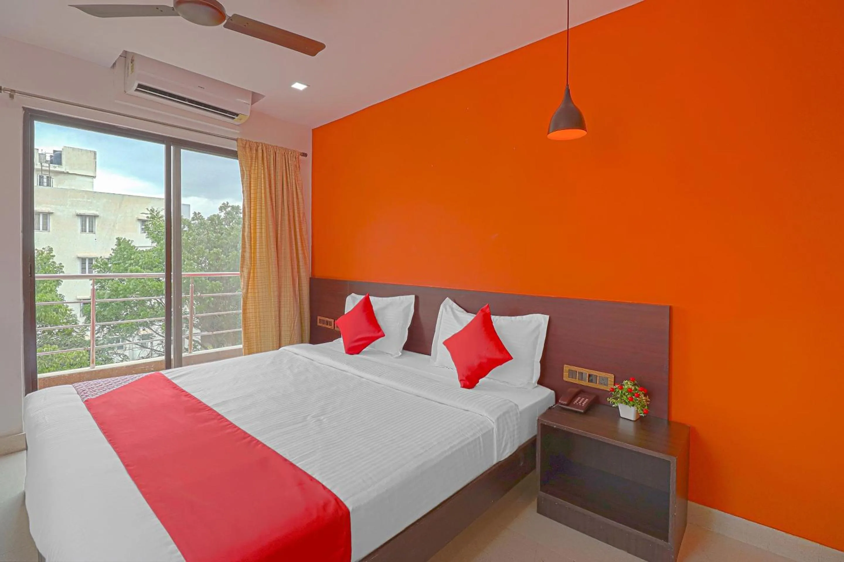 Bedroom, Bed in Hotel O Blooms residency