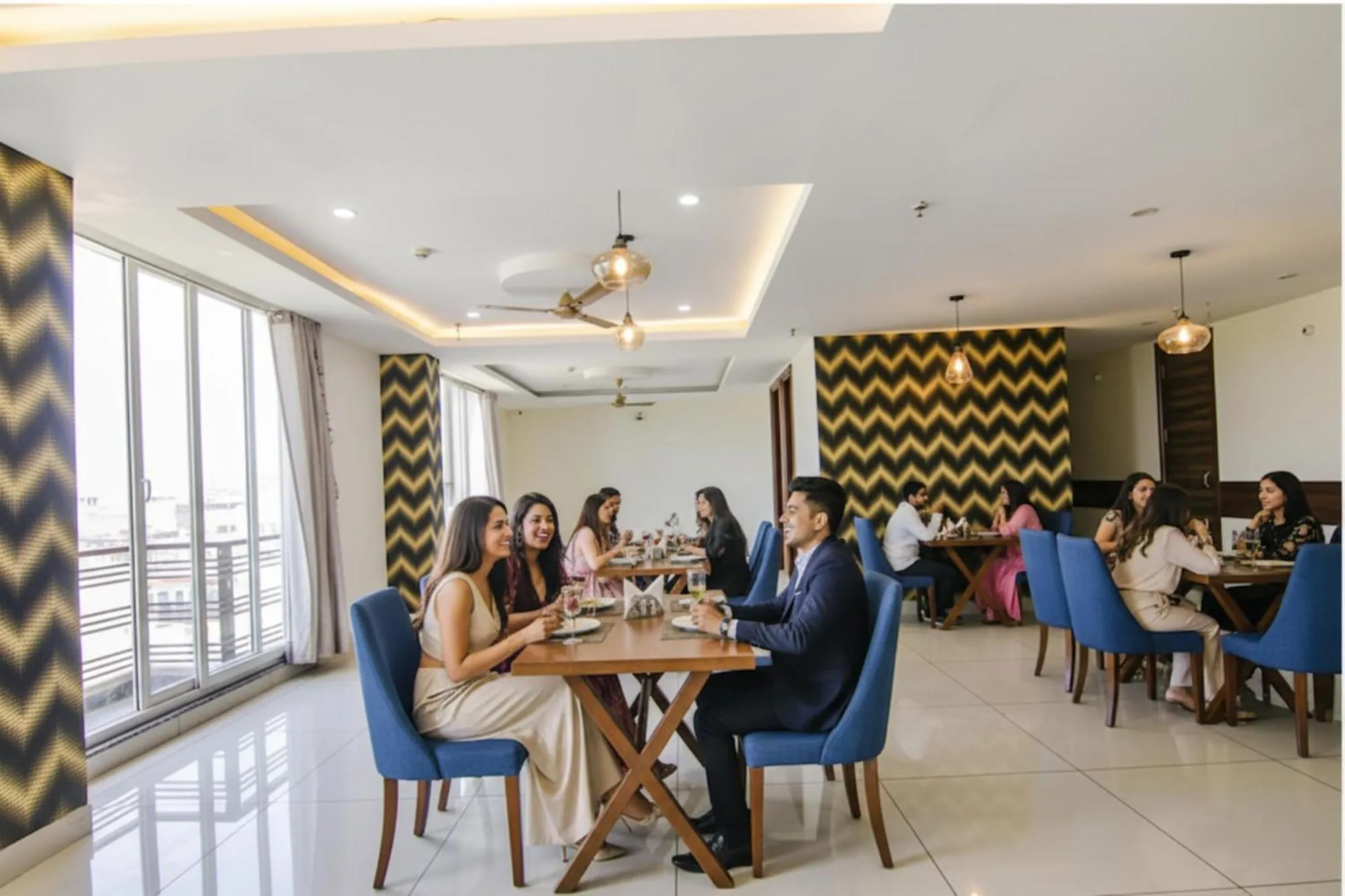 Restaurant/places to eat in FabHotel Lime Wood