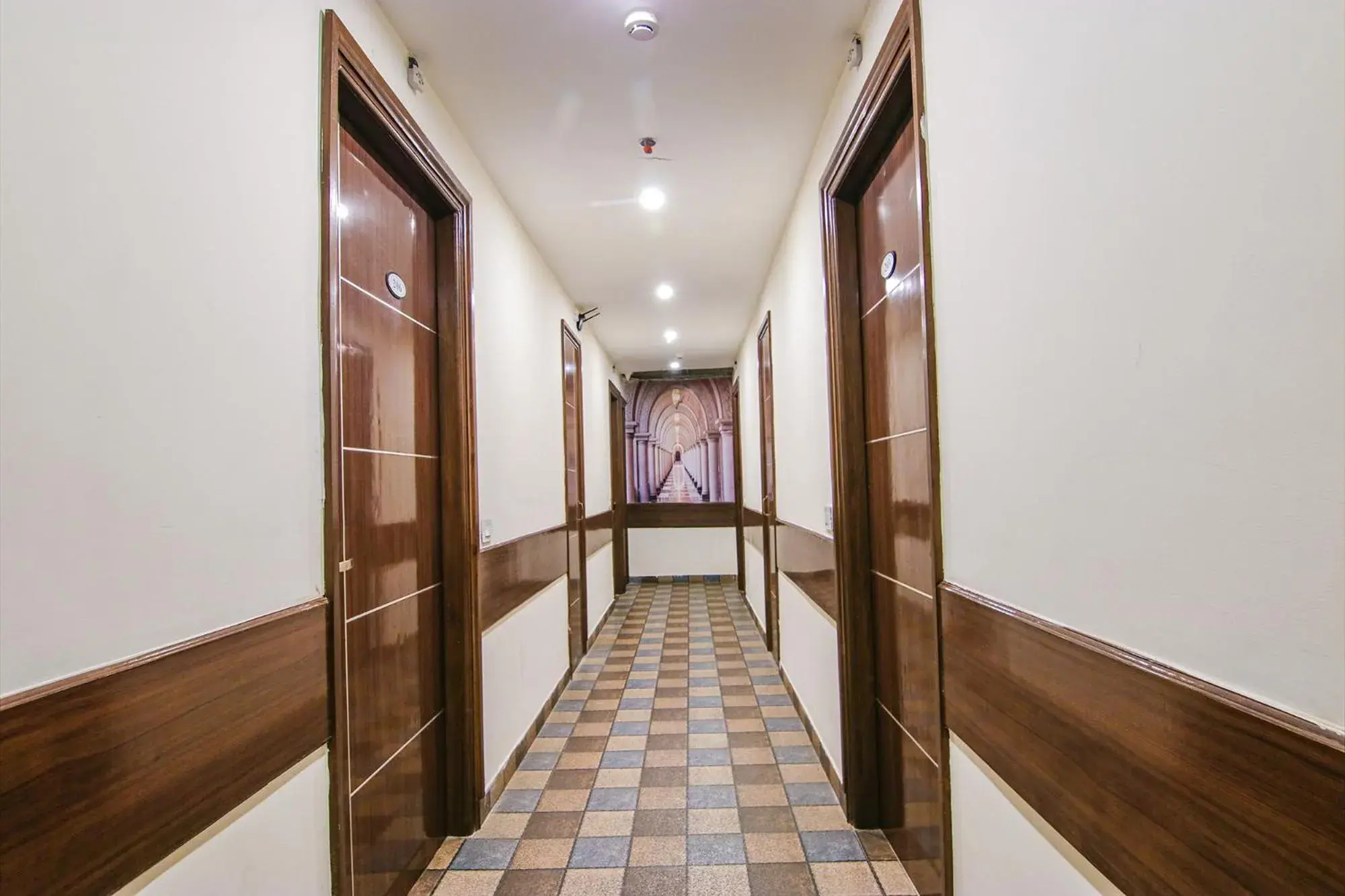 Lobby or reception in FabHotel Lime Wood Lobby or reception in FabHotel Lime Wood