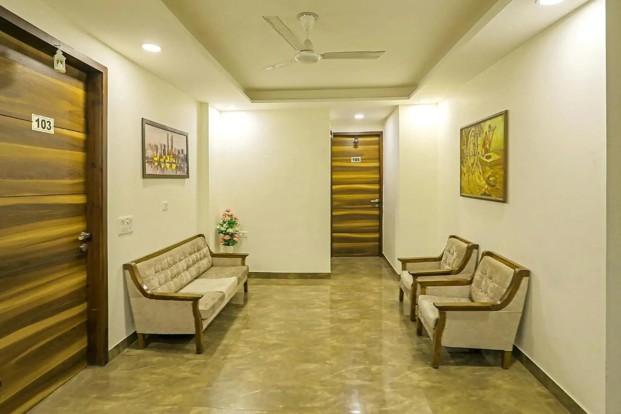 Seating area in FabHotel White House BNB - Nr Yashobhoomi Convention Centre Seating area in FabHotel White House BNB - Nr Yashobhoomi Convention Centre