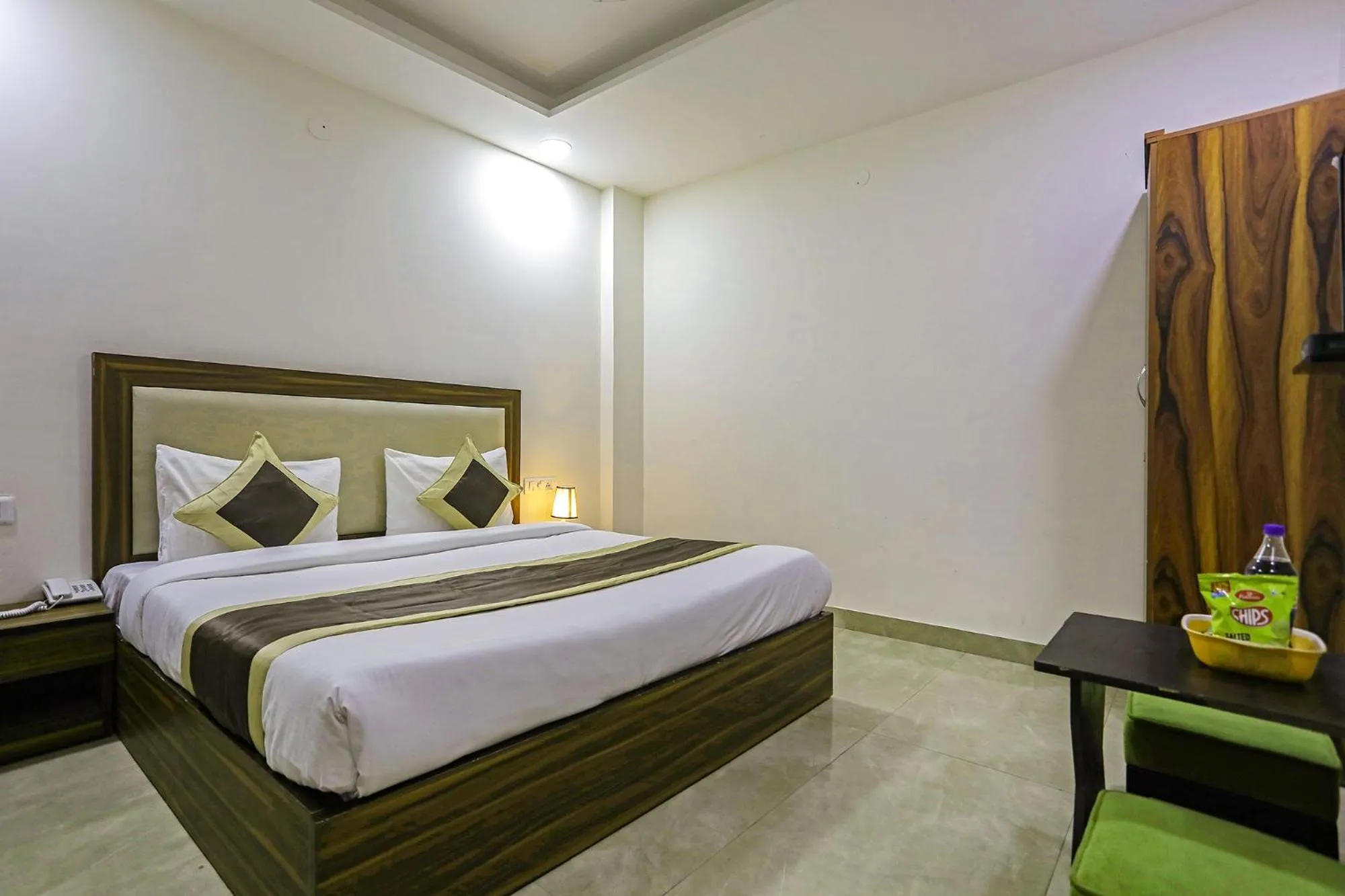 Photo of the whole room, Bed in FabHotel White House BNB - Nr Yashobhoomi Convention Centre