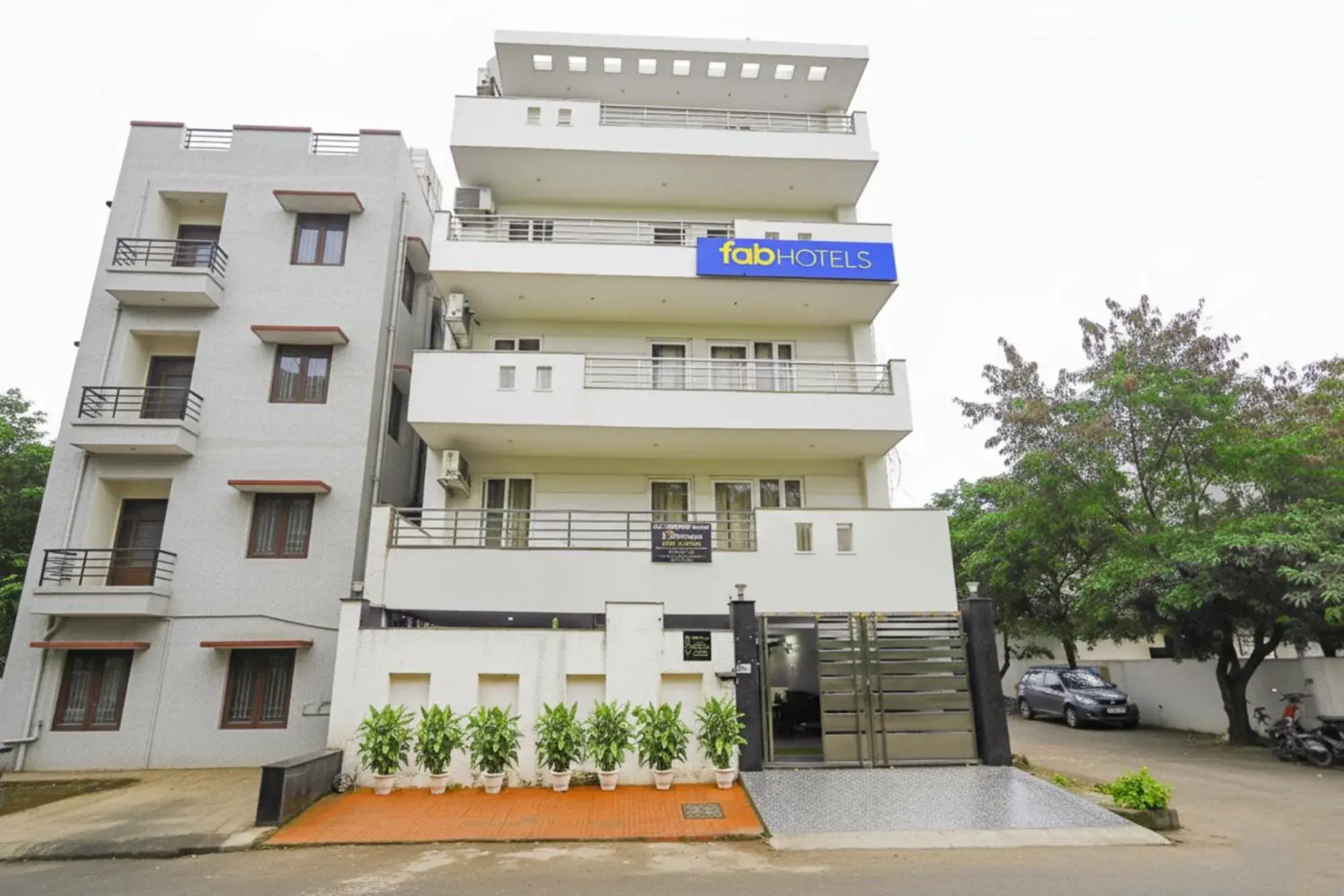 Property building in FabHotel White House BNB - Nr Yashobhoomi Convention Centre Property building in FabHotel White House BNB - Nr Yashobhoomi Convention Centre