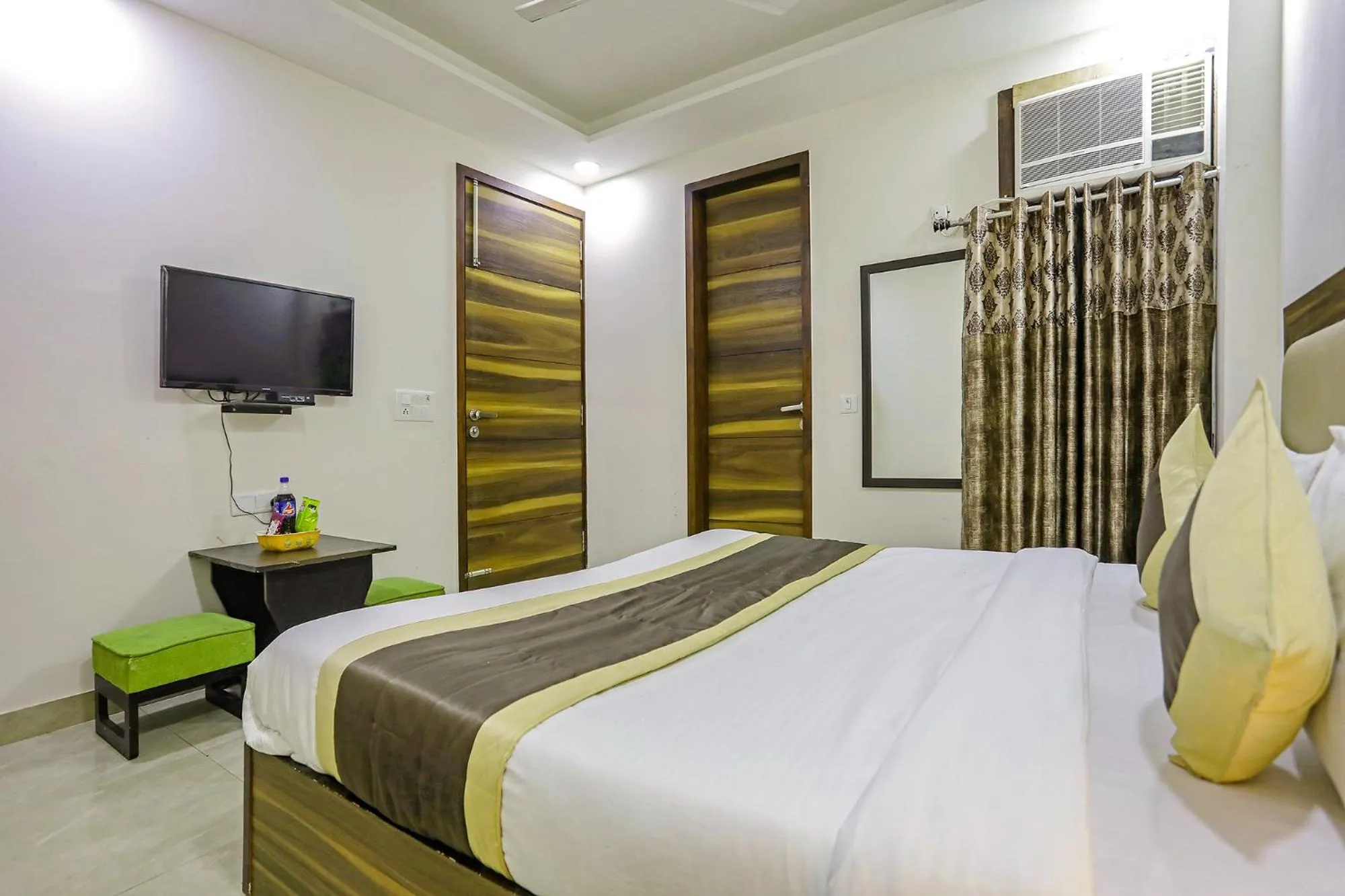 TV and multimedia, Bed in FabHotel White House BNB - Nr Yashobhoomi Convention Centre