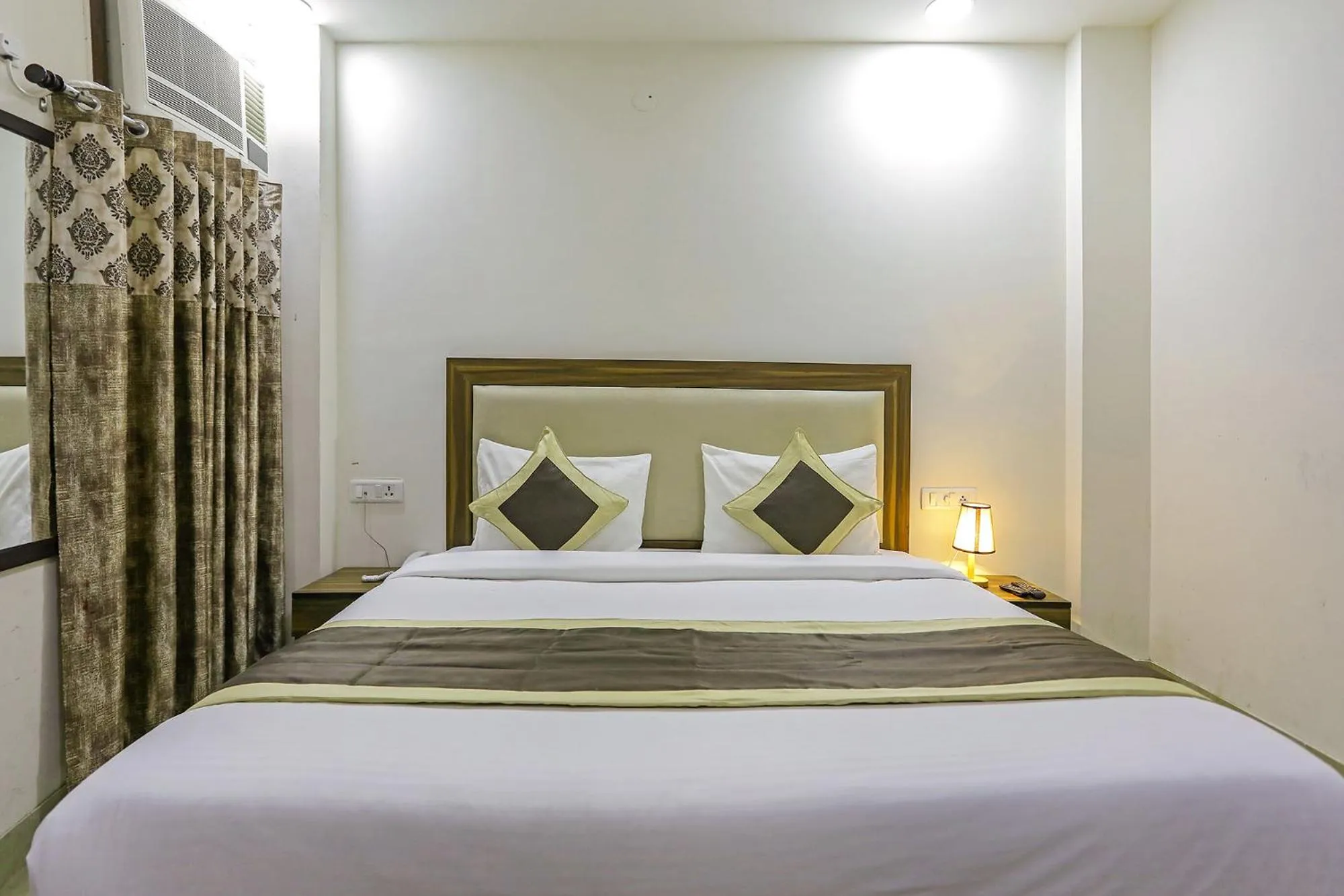 Bed in FabHotel White House BNB - Nr Yashobhoomi Convention Centre