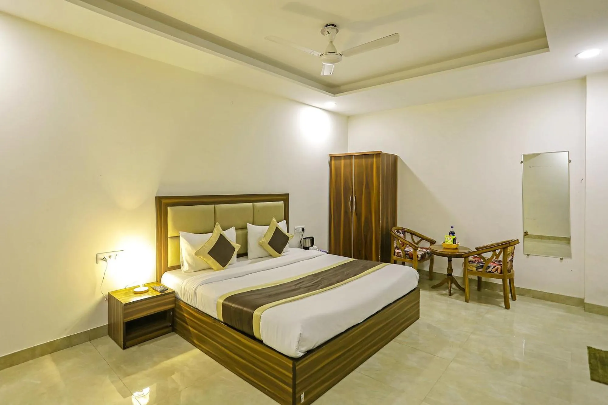 Living room, Bed in FabHotel White House BNB - Nr Yashobhoomi Convention Centre