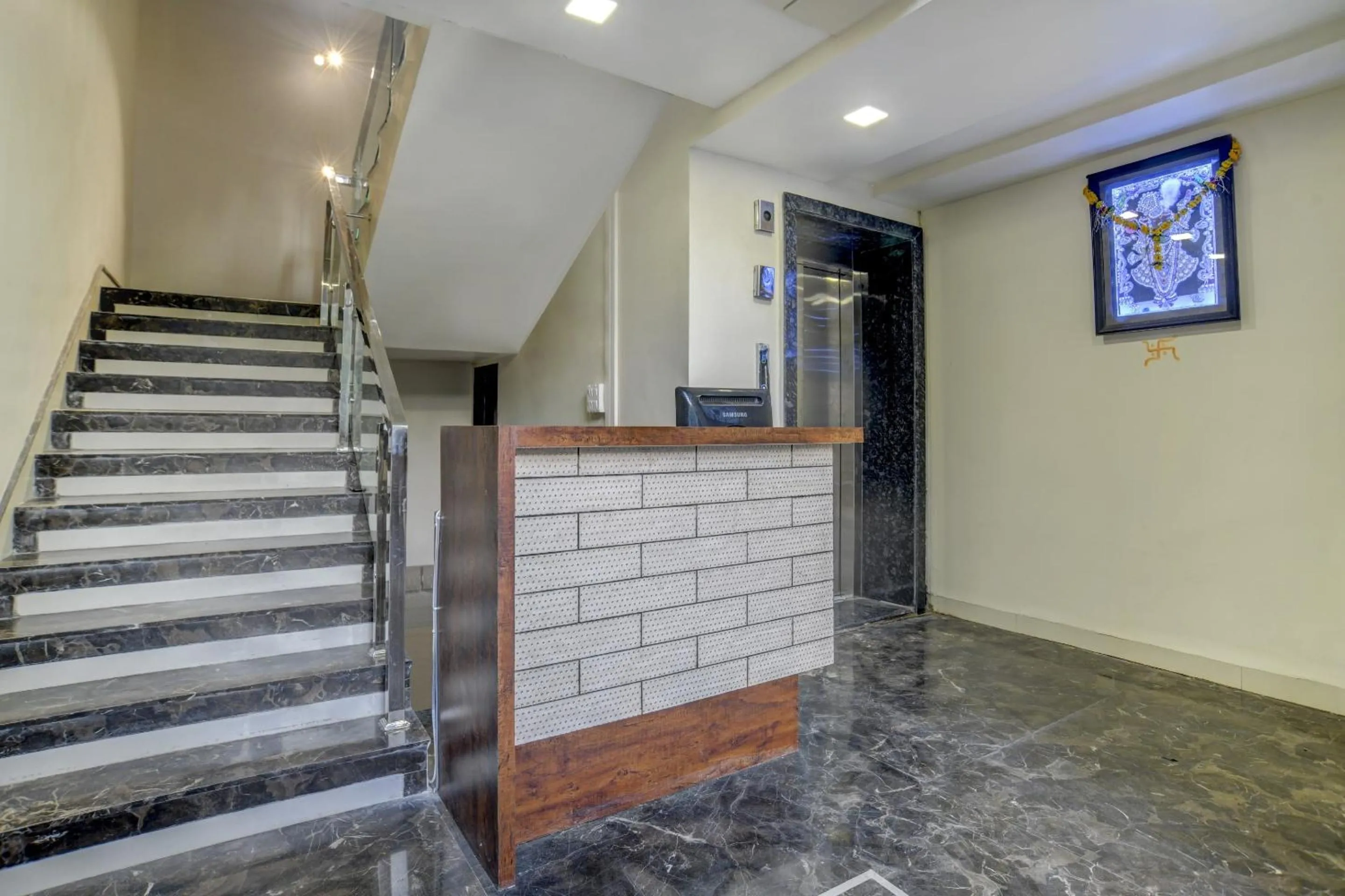 Lobby or reception in Capital O Abri Krishna
