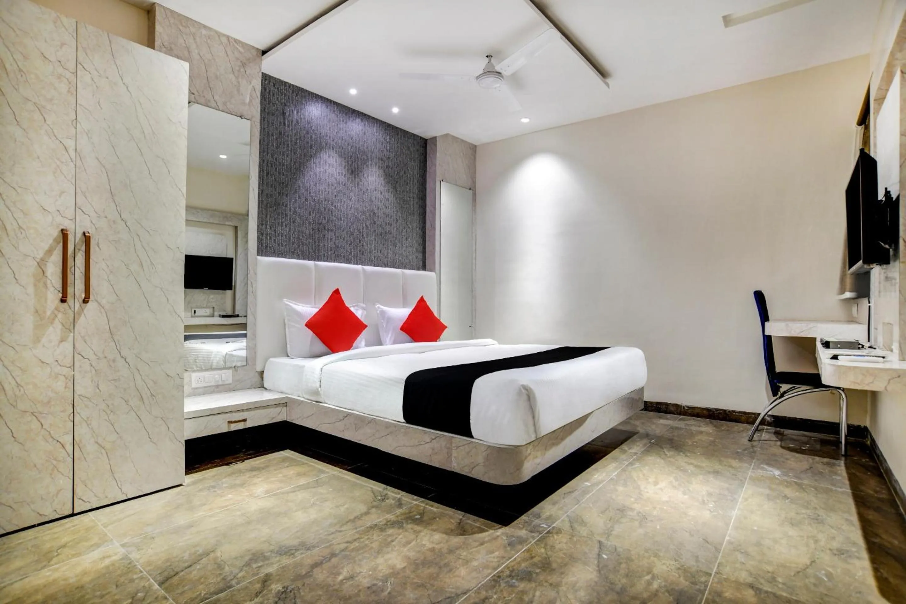 Bedroom, Bed in Capital O Abri Krishna