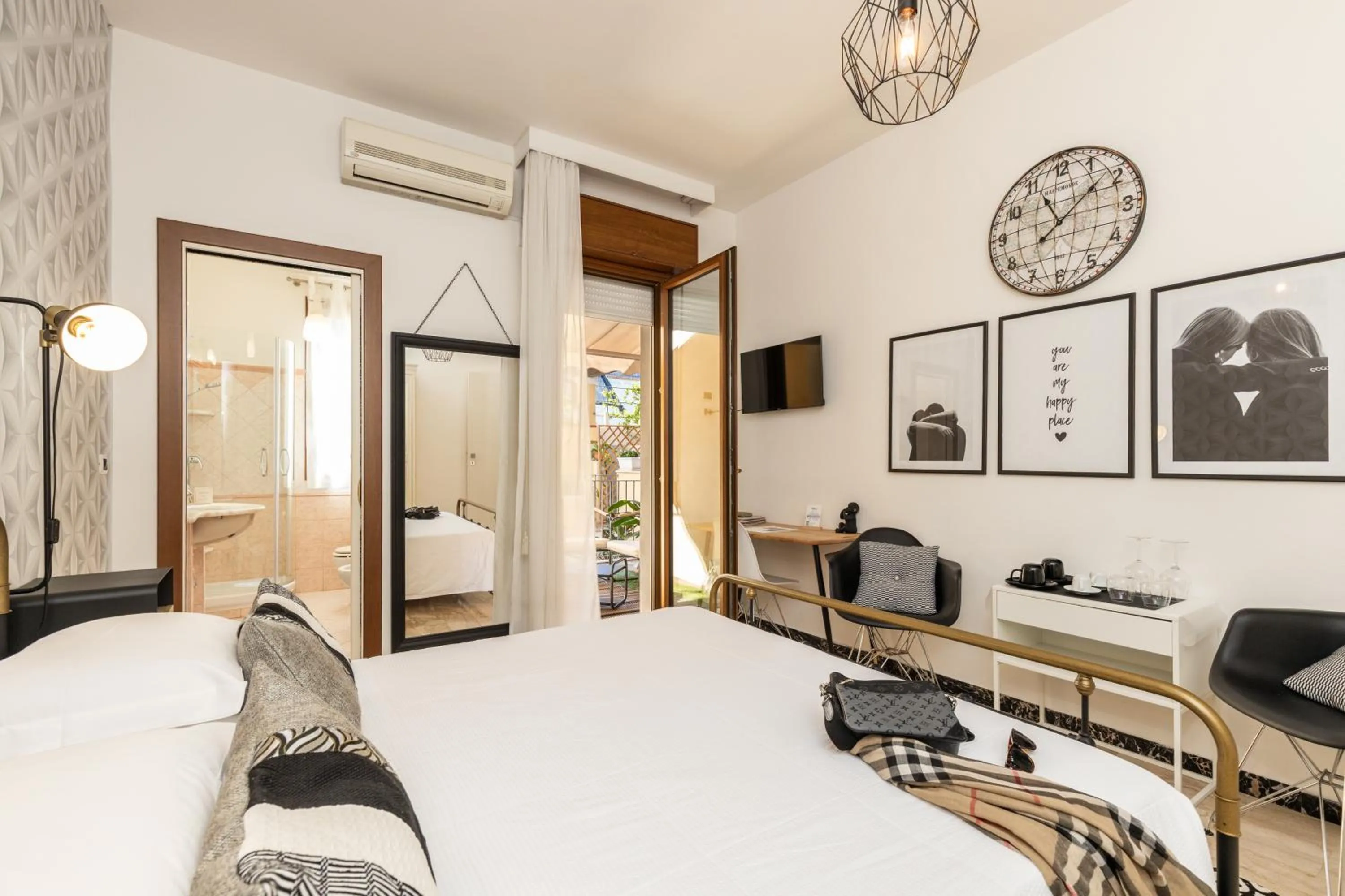 Bed in B&B Calamoresca