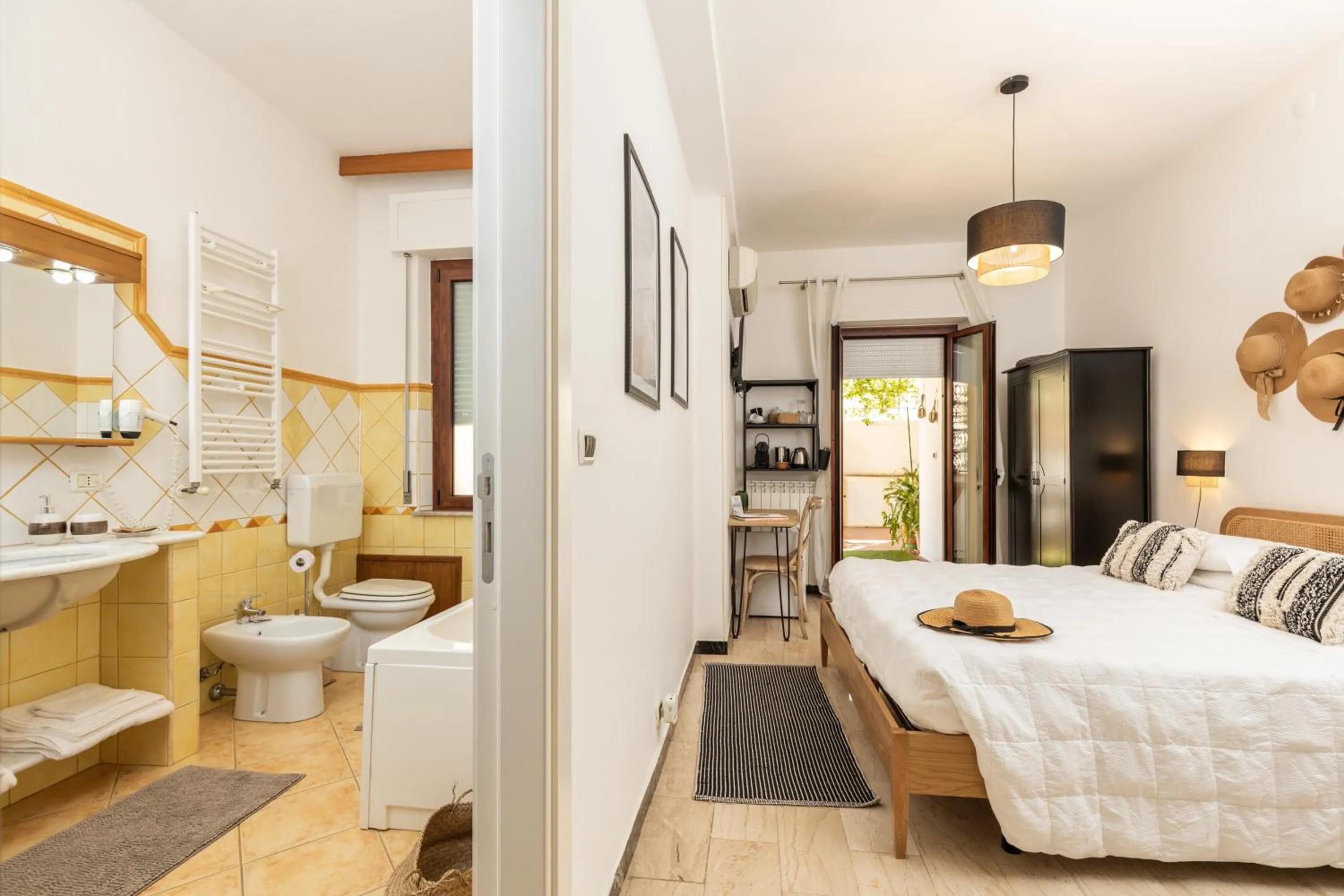 Shower in B&B Calamoresca