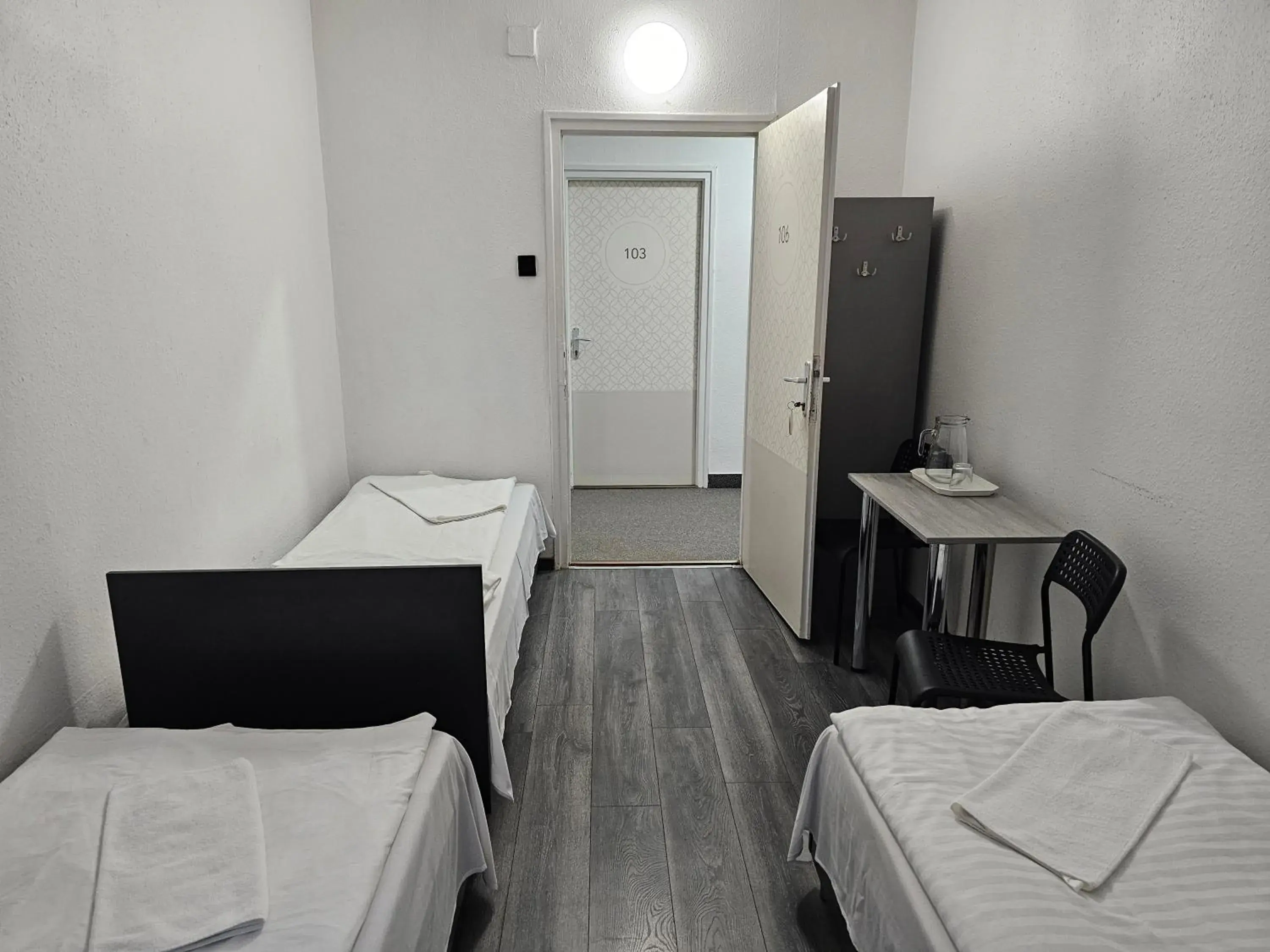 Budget Triple Room with Shared Bathroom in Dominik Panzió Budget Triple Room with Shared Bathroom in Dominik Panzió