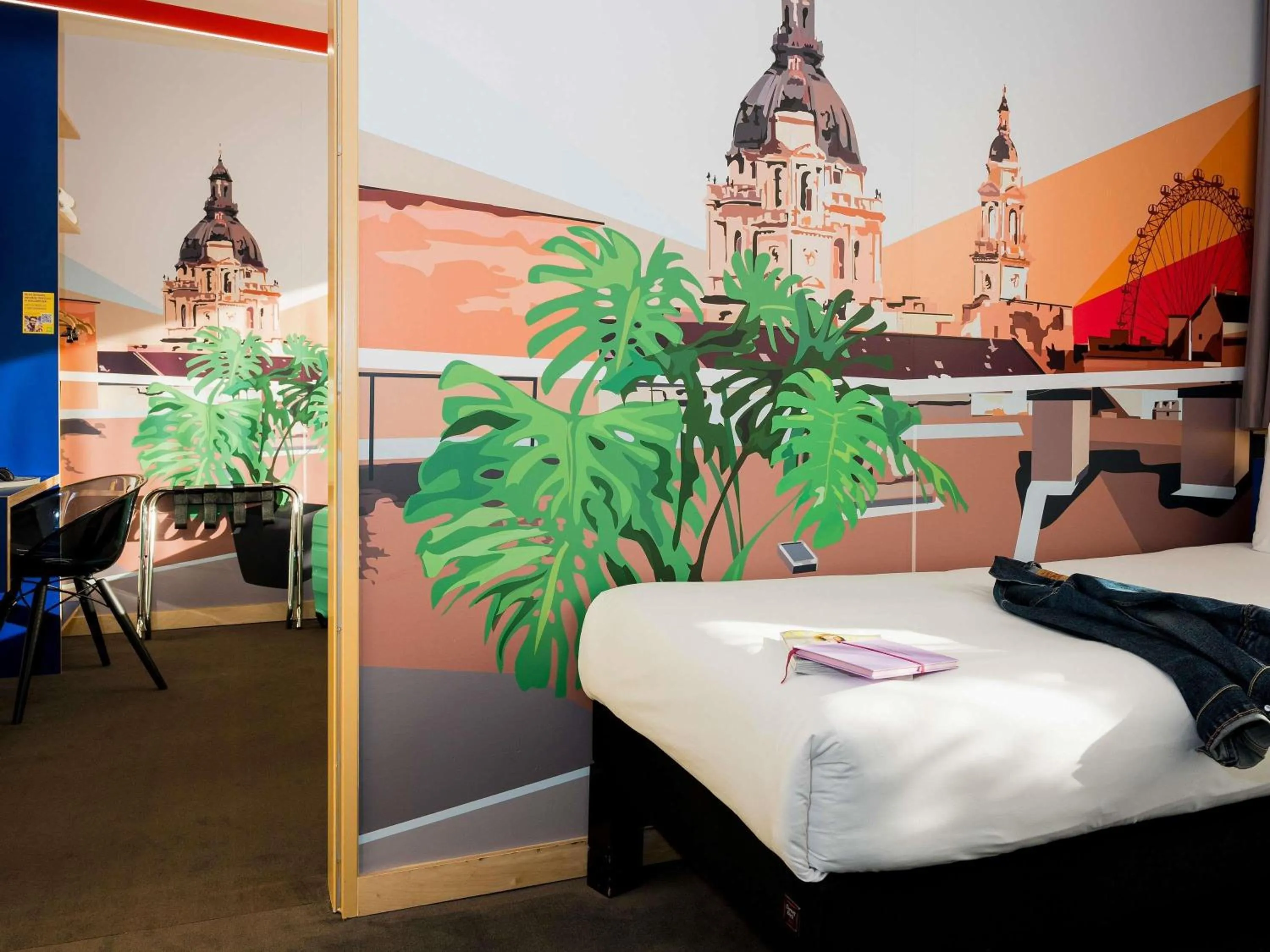 Bedroom in ibis Styles Budapest Citywest