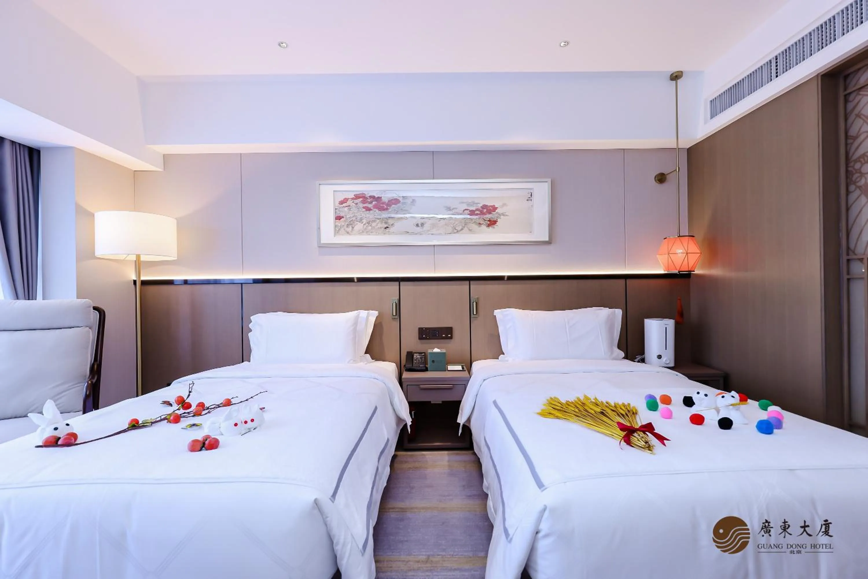 Photo of the whole room, Bed in Beijing Guangdong Hotel