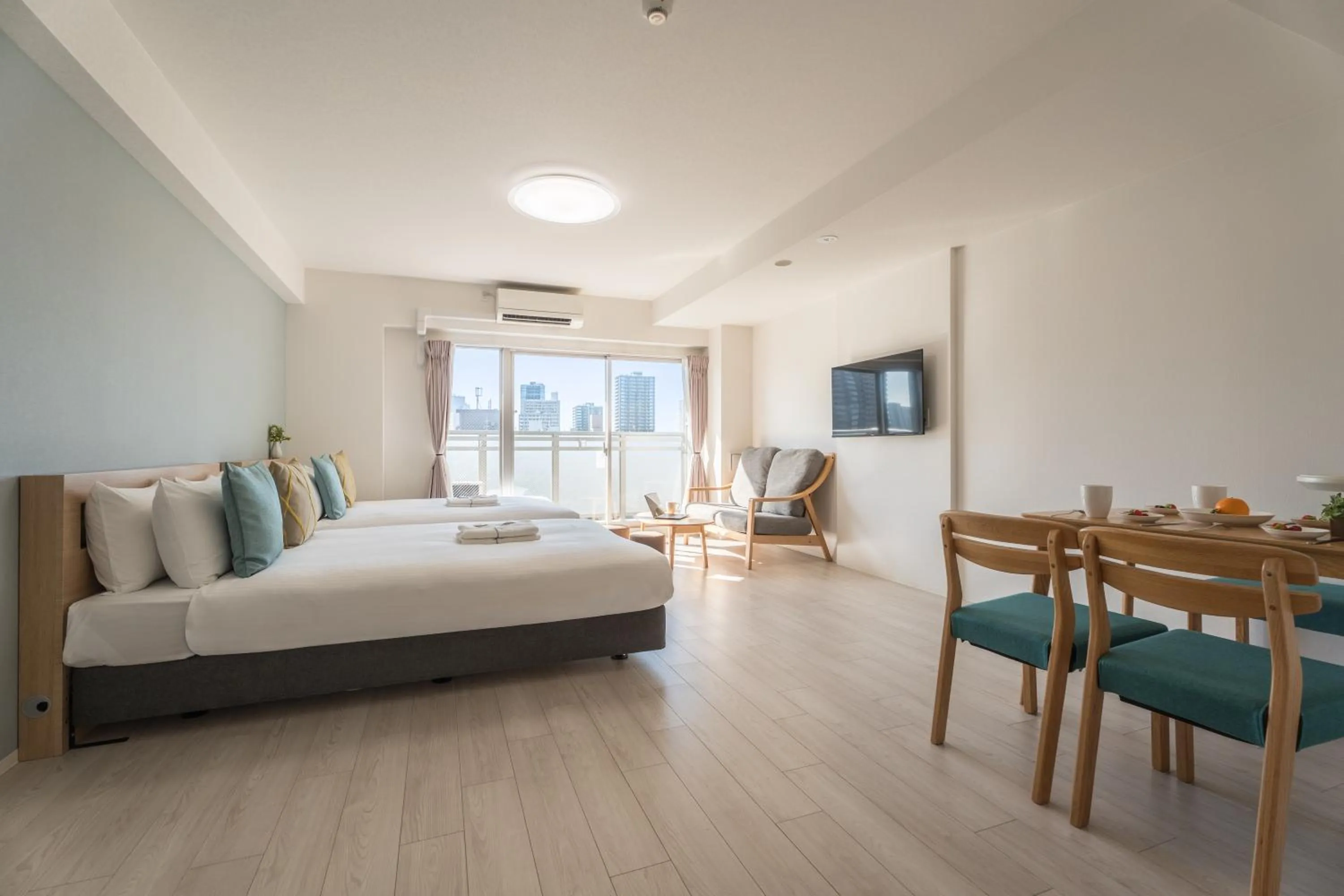 Bed in ESLEAD HOTEL Osaka Tsuruhashi