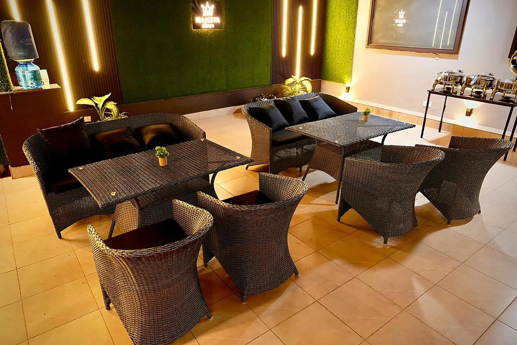 Restaurant/places to eat in FabHotel Kirti Nagar