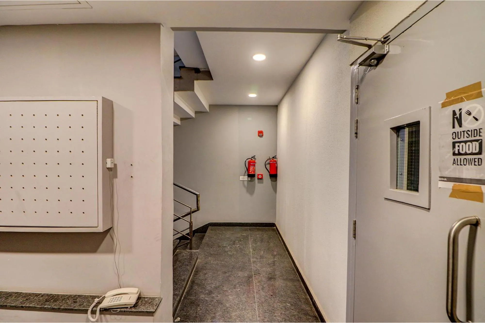 Lobby or reception in FabHotel Kirti Nagar