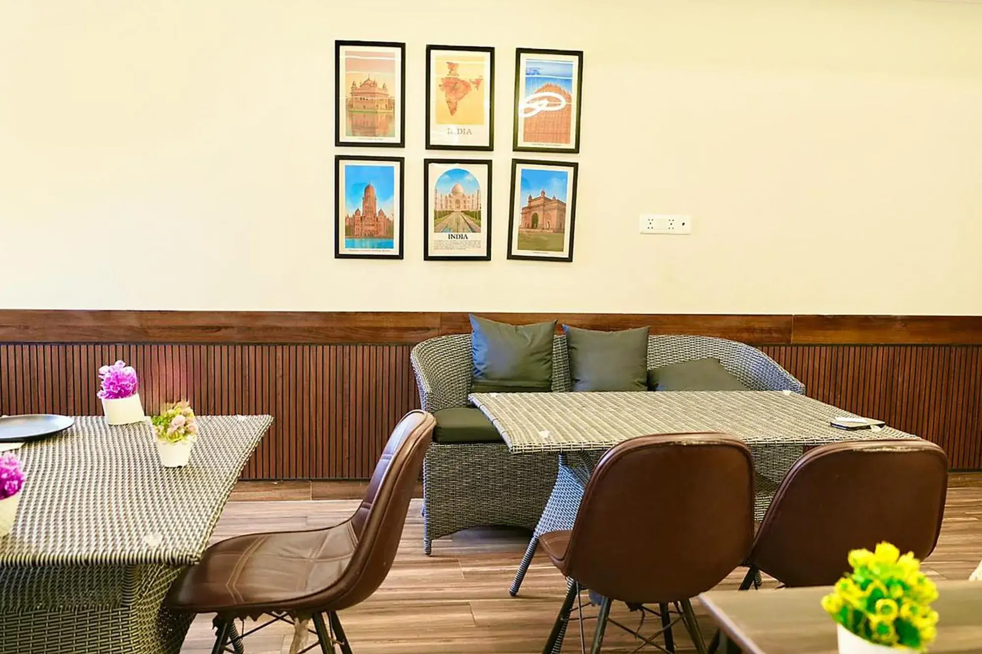 Restaurant/places to eat in FabHotel Kirti Nagar Restaurant/places to eat in FabHotel Kirti Nagar