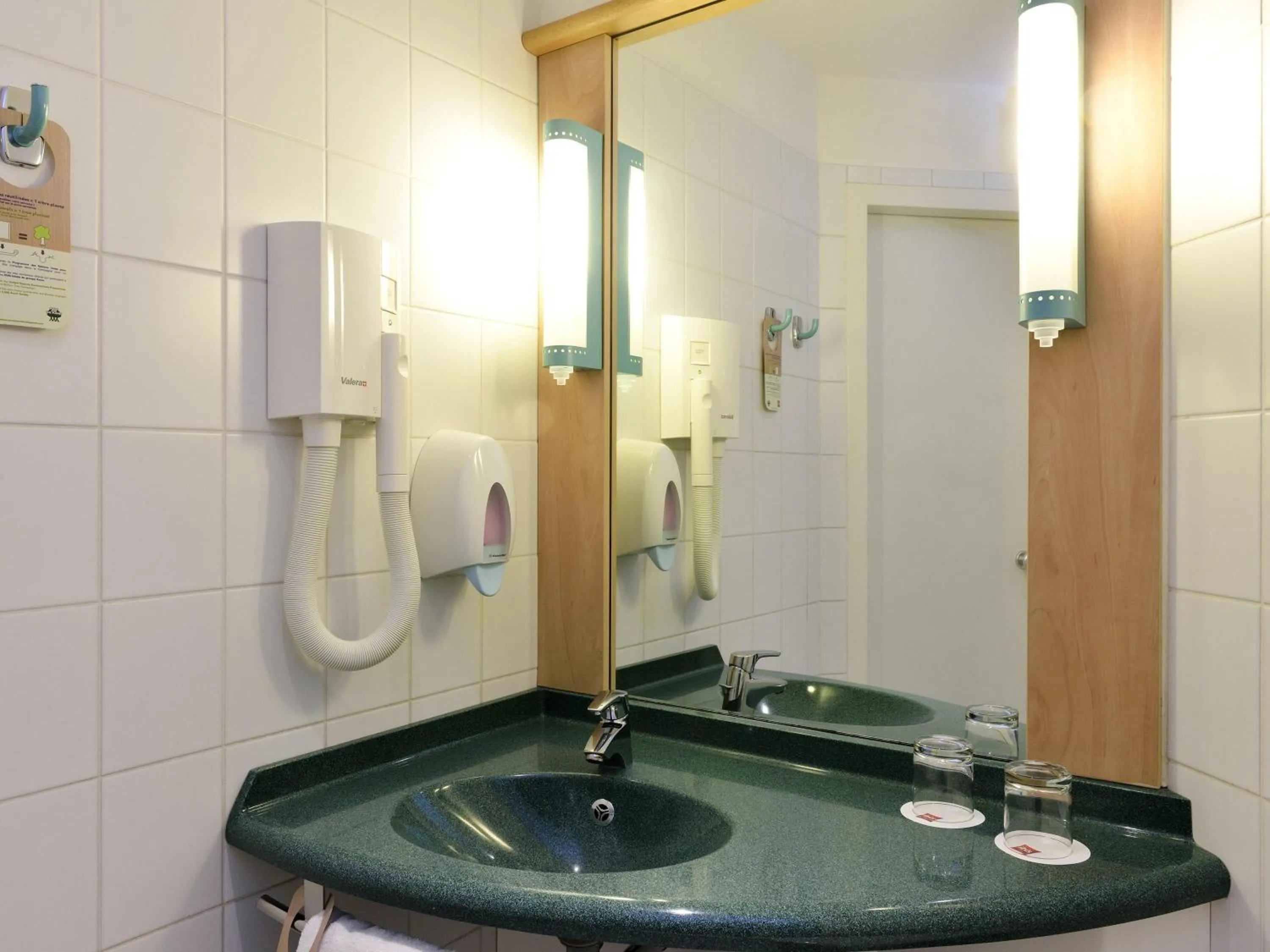 Bedroom in Ibis Budapest City