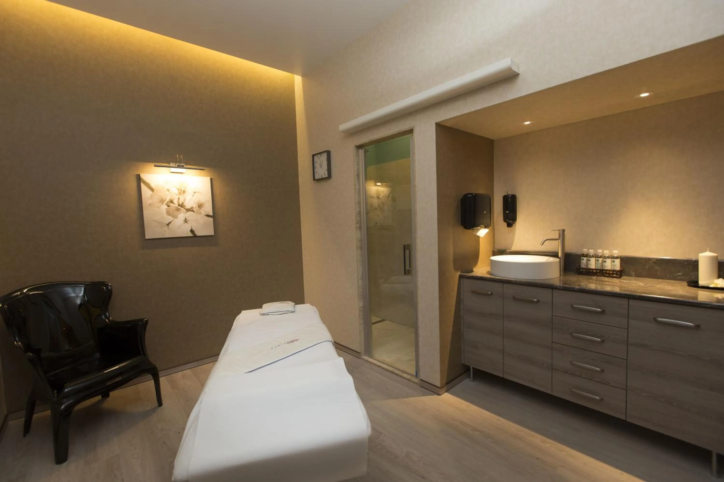 Spa and wellness centre/facilities, Bed in Ensana Thermal Hévíz