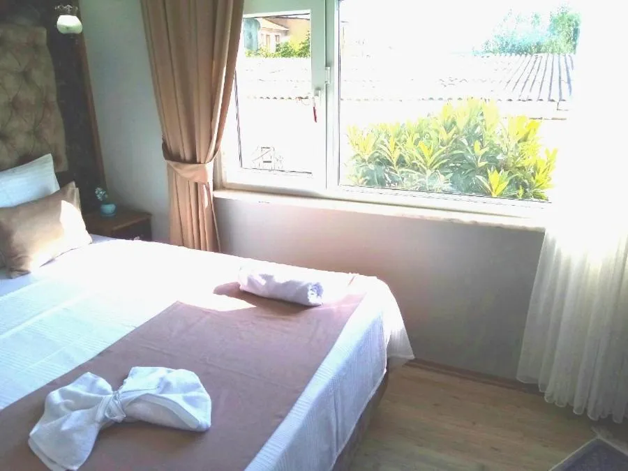 Photo of the whole room, Bed in sultanahmet musıc house