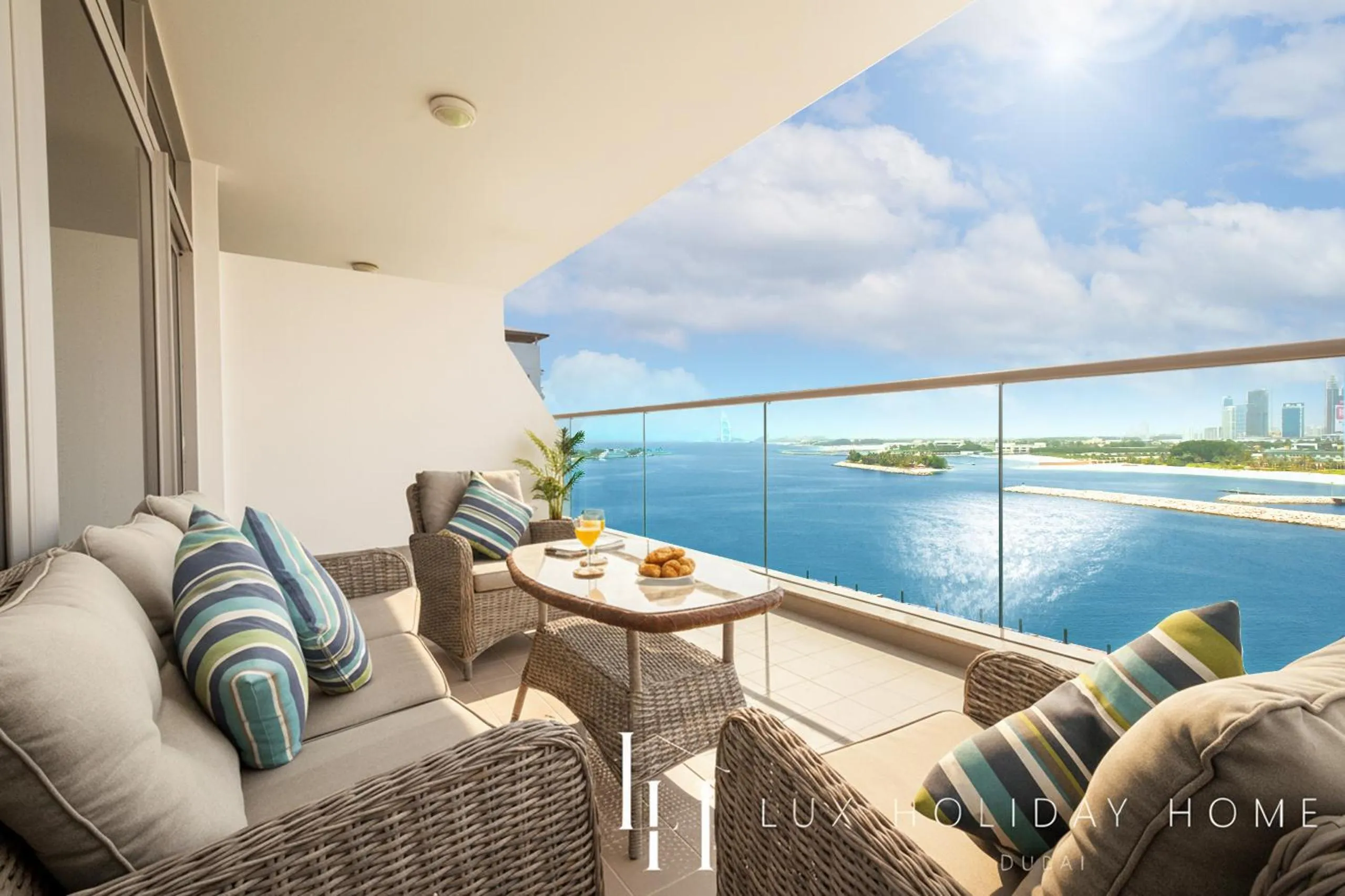 Balcony/Terrace in LUX Opulent Island Suite 6 Burj View