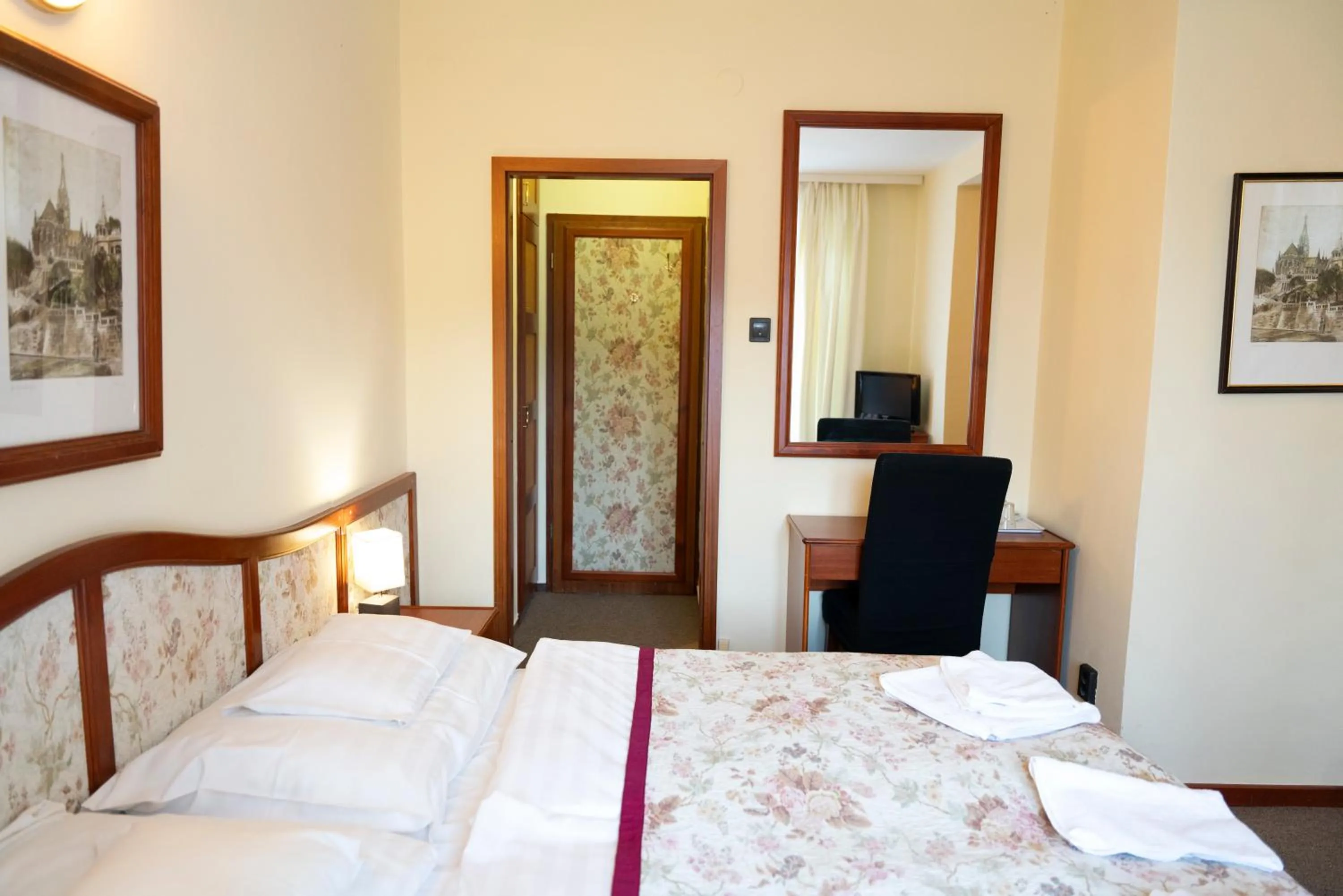 Bed in Hotel Bobbio